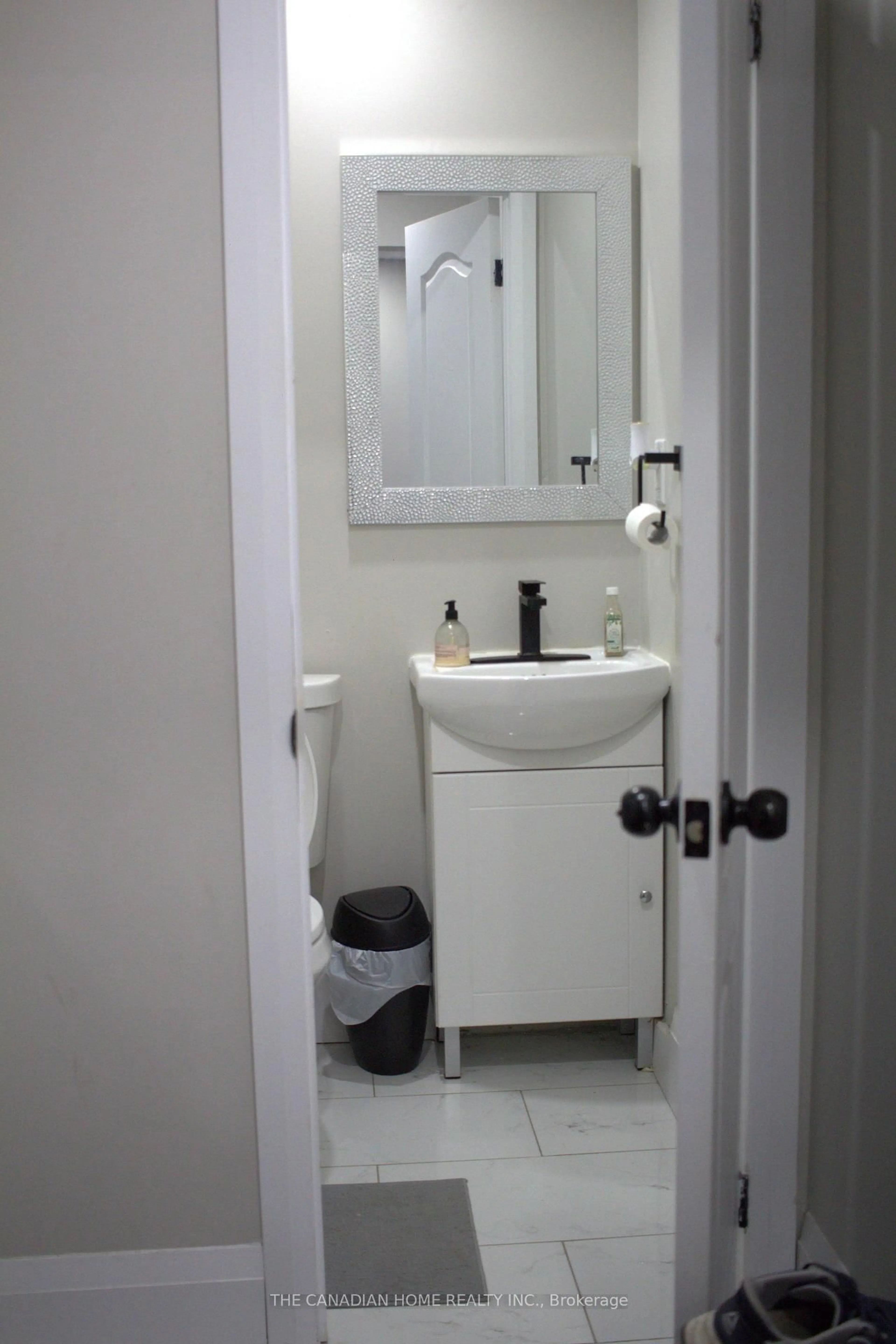 Standard bathroom, floor is not visible for 52 Davenport Cres, Brampton Ontario L6T 3L6