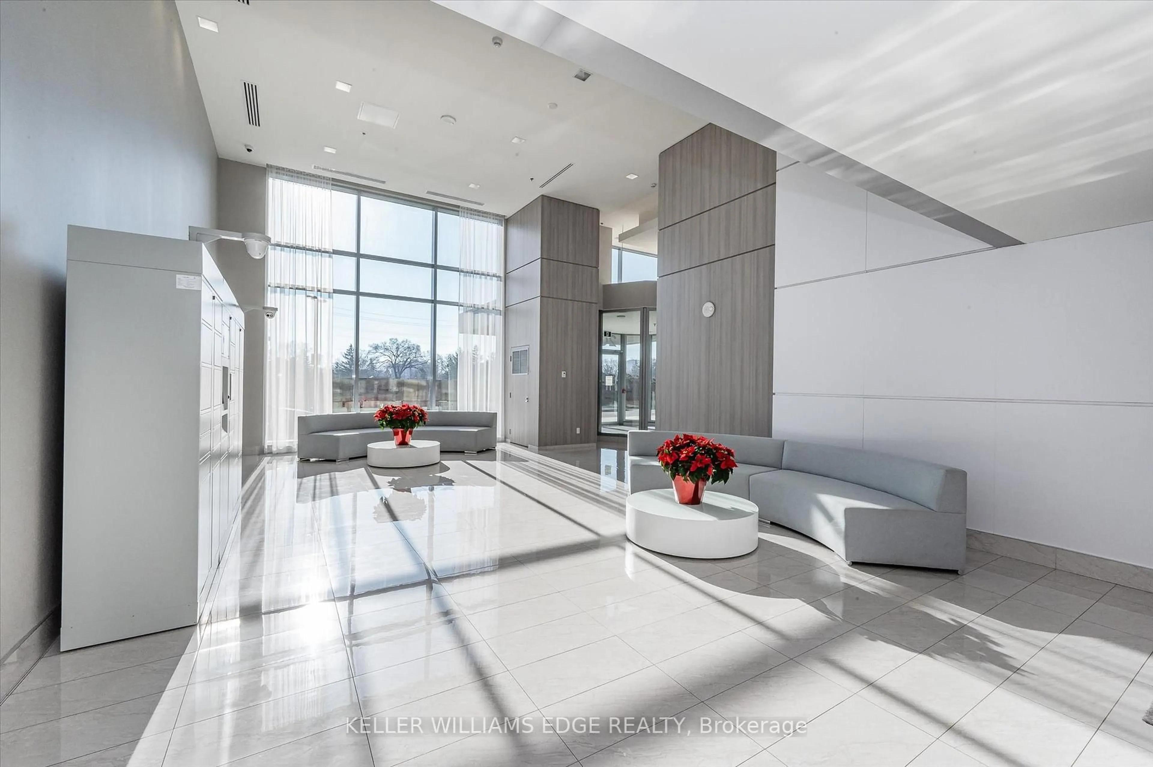 Indoor foyer for 2081 Fairview St #1205, Burlington Ontario L7R 0E4