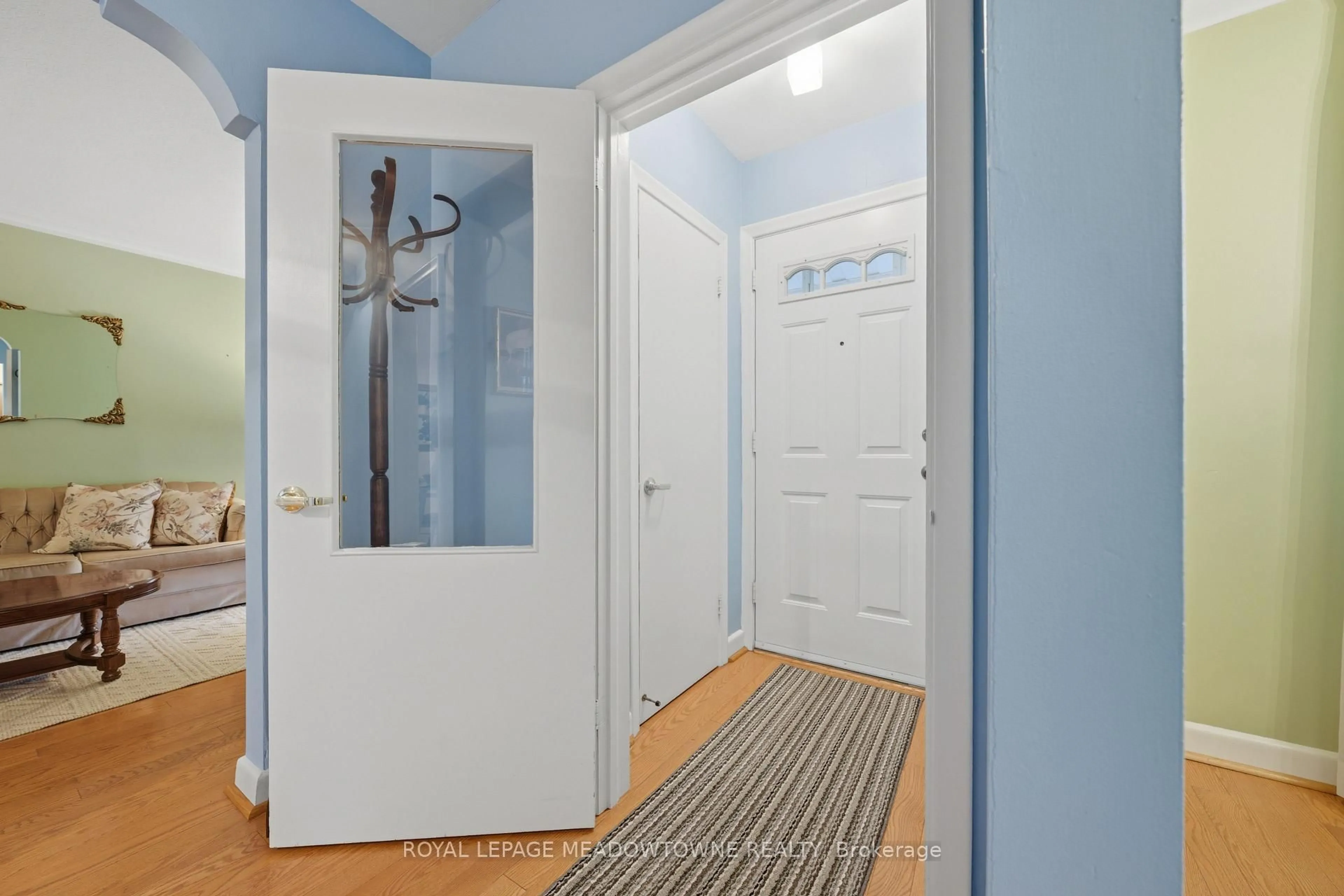 Indoor entryway for 144 Silverhill Dr, Toronto Ontario M9B 3W7