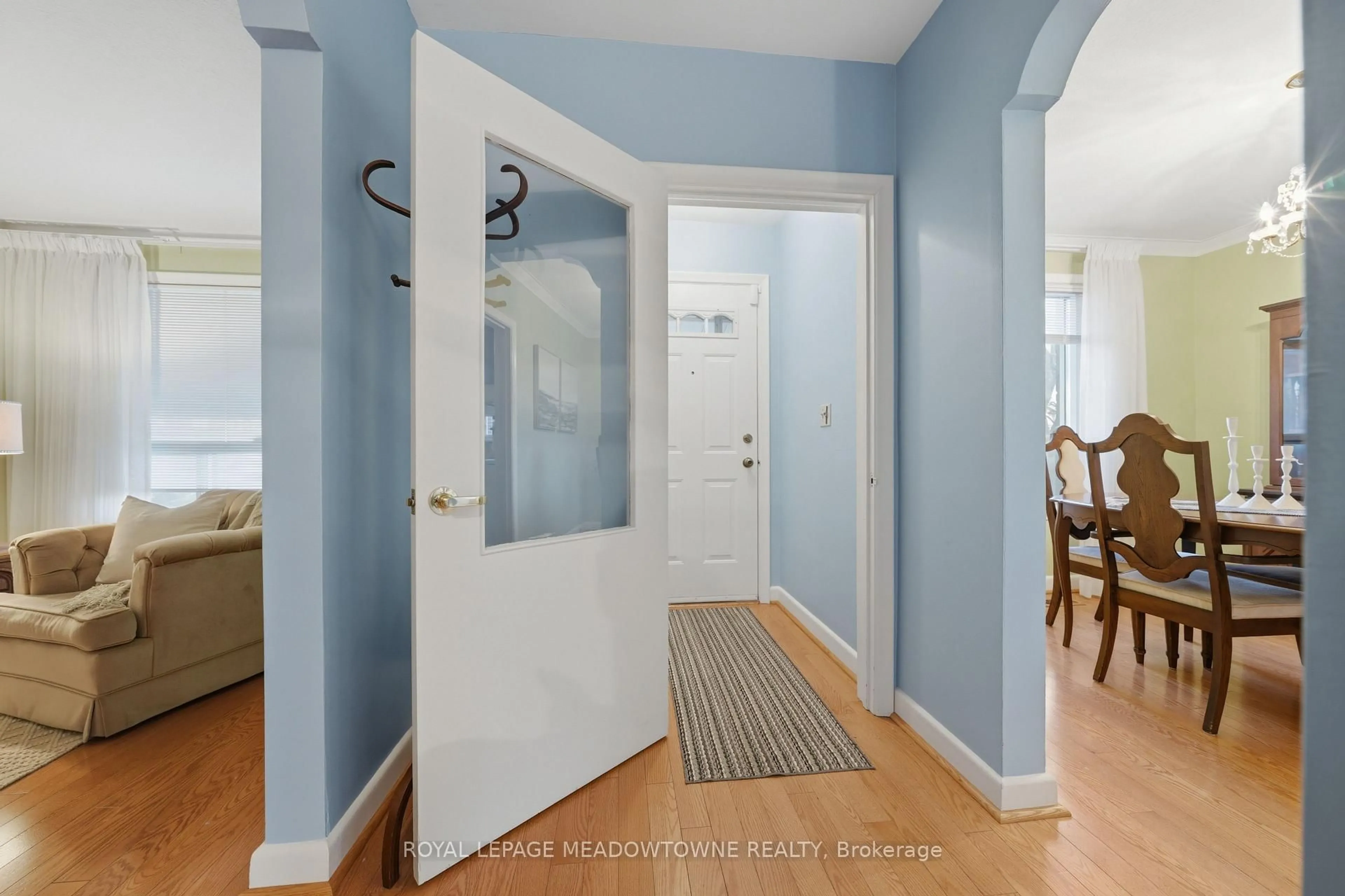 Indoor entryway for 144 Silverhill Dr, Toronto Ontario M9B 3W7