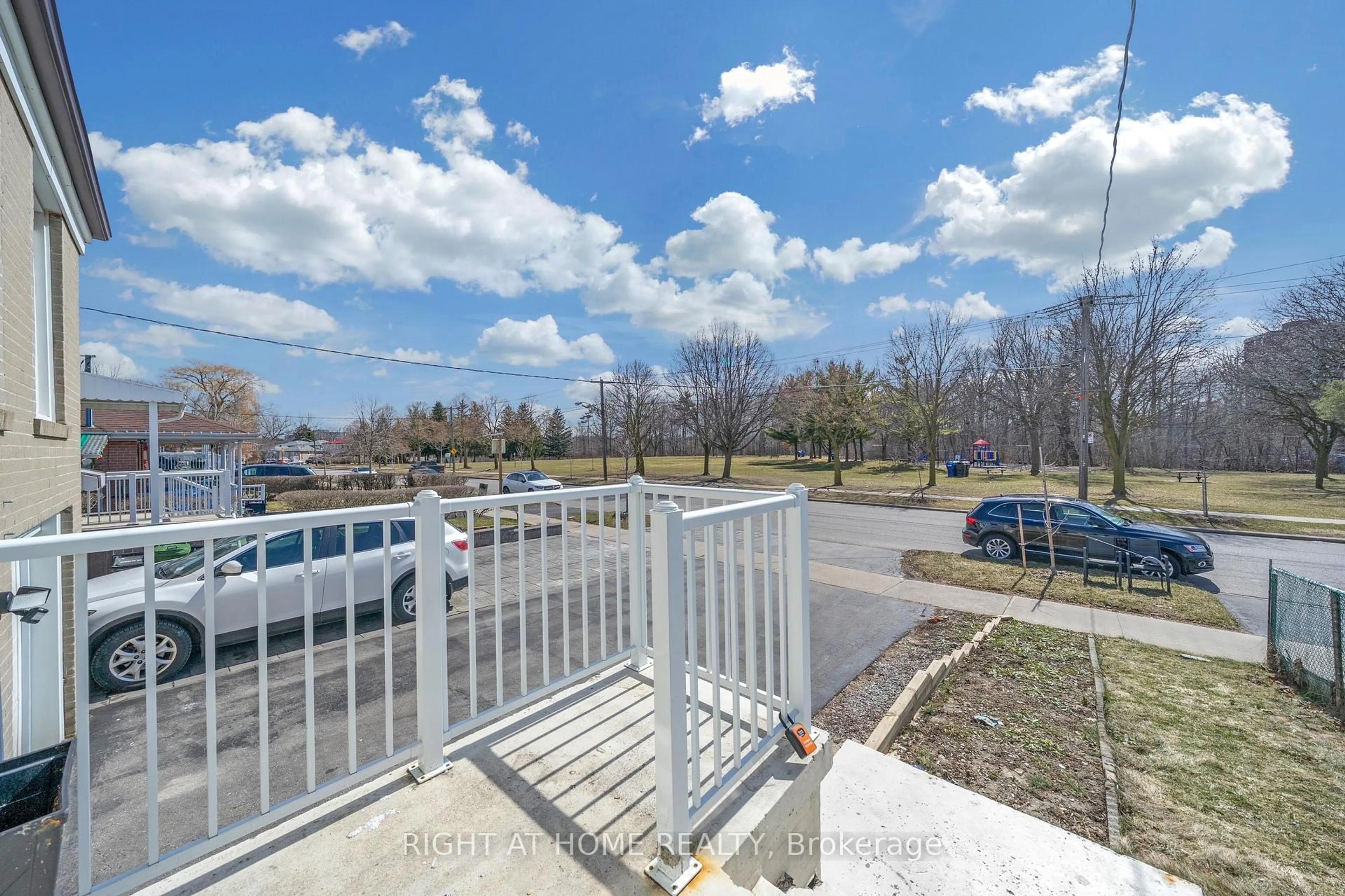 A pic from outside/outdoor area/front of a property/back of a property/a pic from drone, unknown for 86 Topcliff Ave, Toronto Ontario M3N 1L8