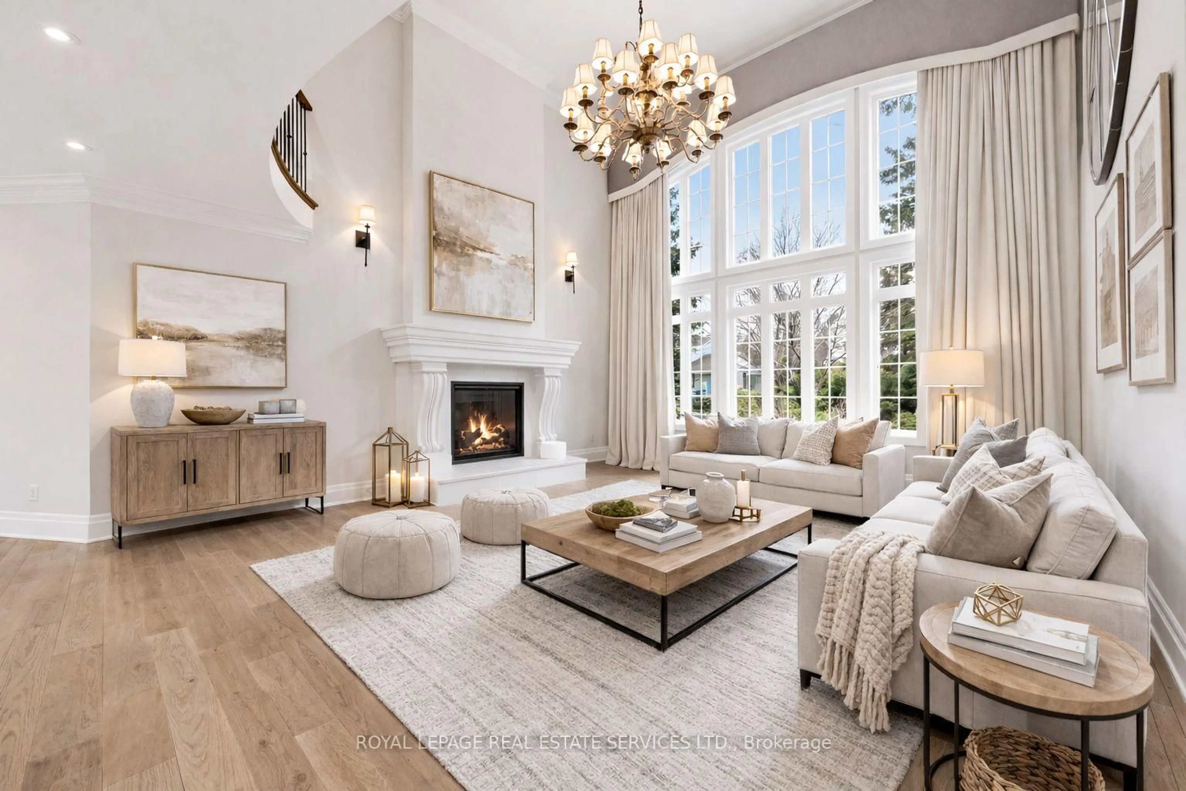 Living room with furniture, unknown for 1601 Venetia Dr, Oakville Ontario L6L 1K8