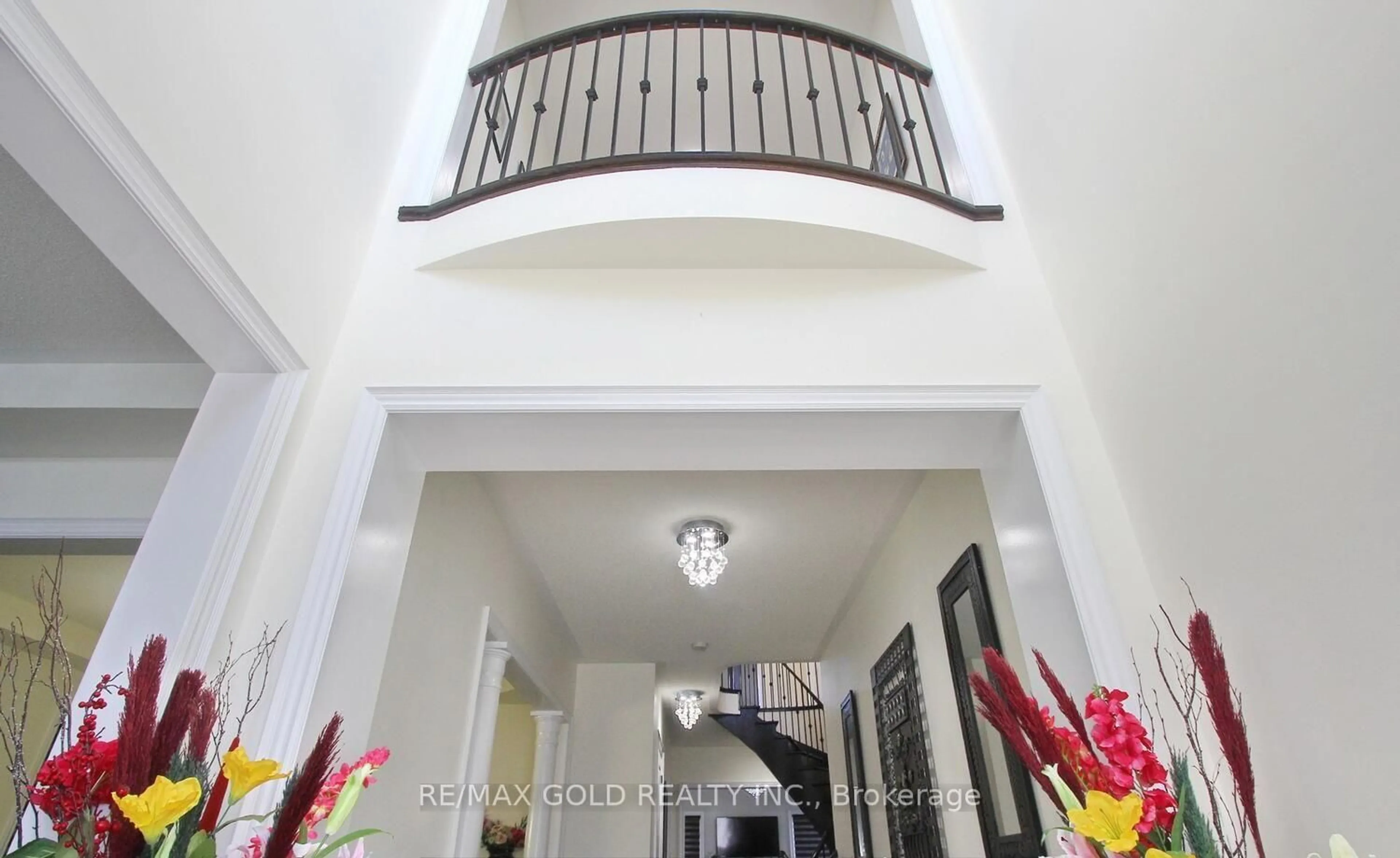 Indoor foyer for 14 Ladbrook Cres, Brampton Ontario L6X 5H6