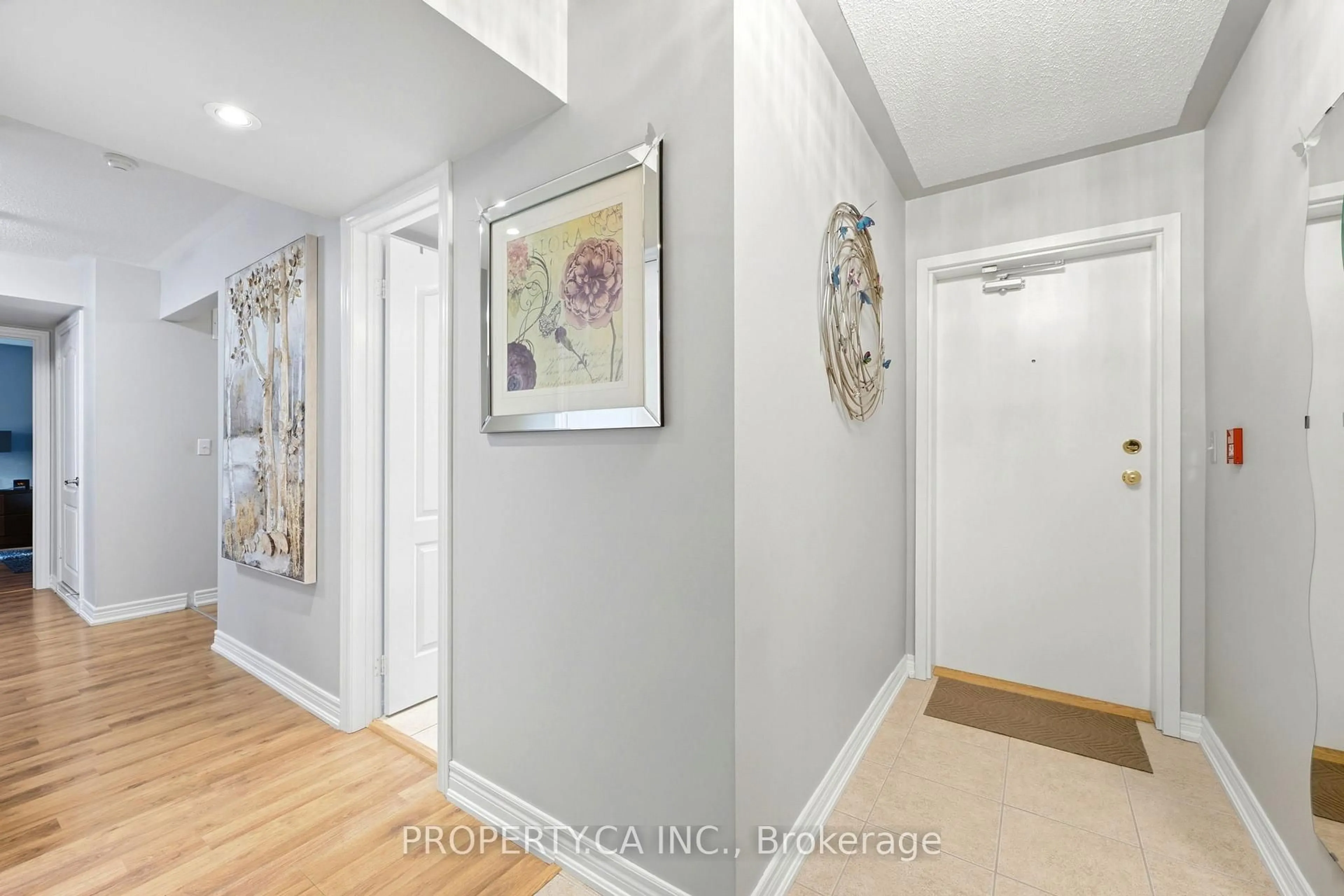 Indoor entryway for 157 Isaac Devins Blvd #6, Toronto Ontario M9M 0C5