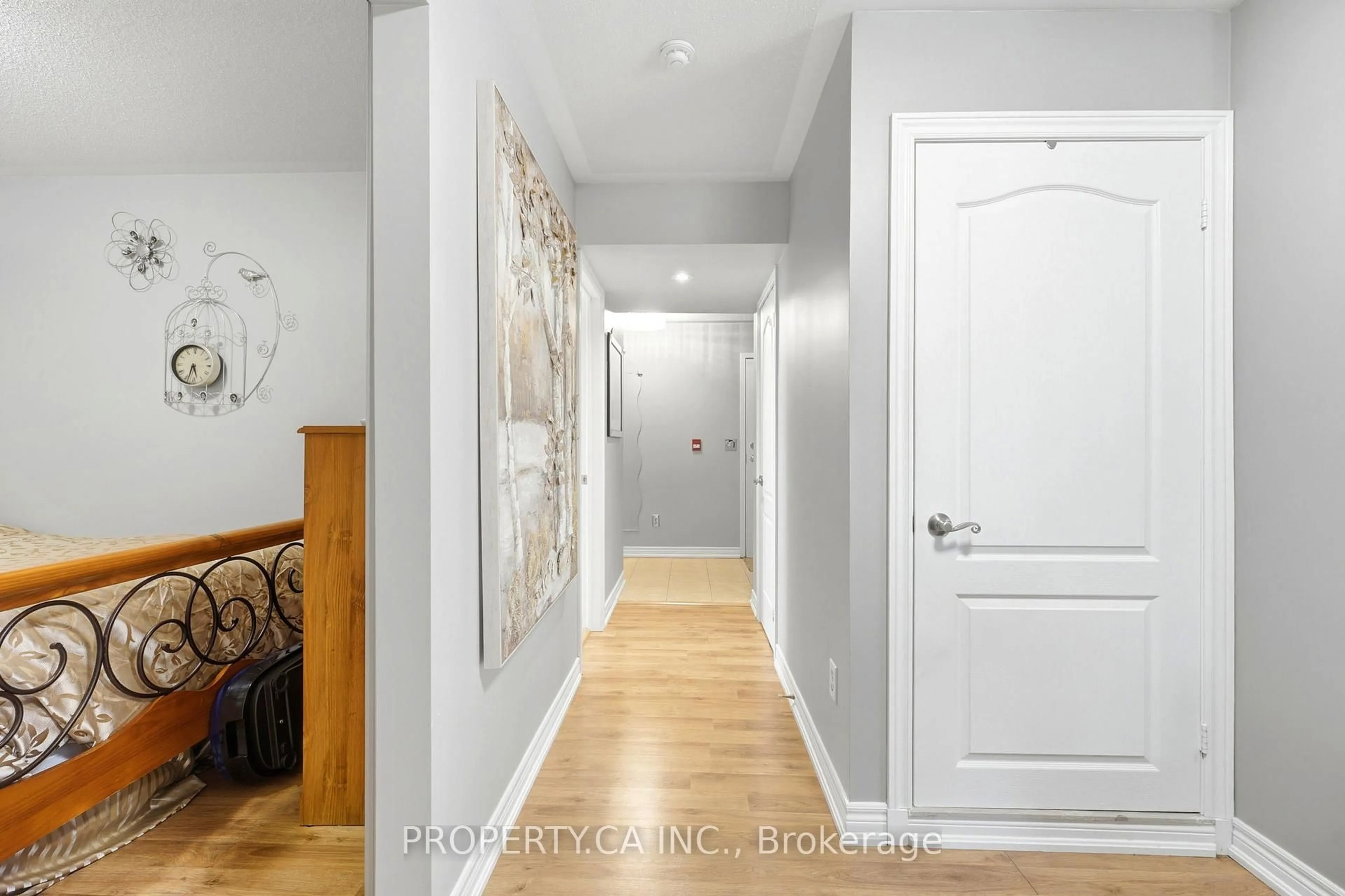 Indoor entryway for 157 Isaac Devins Blvd #6, Toronto Ontario M9M 0C5