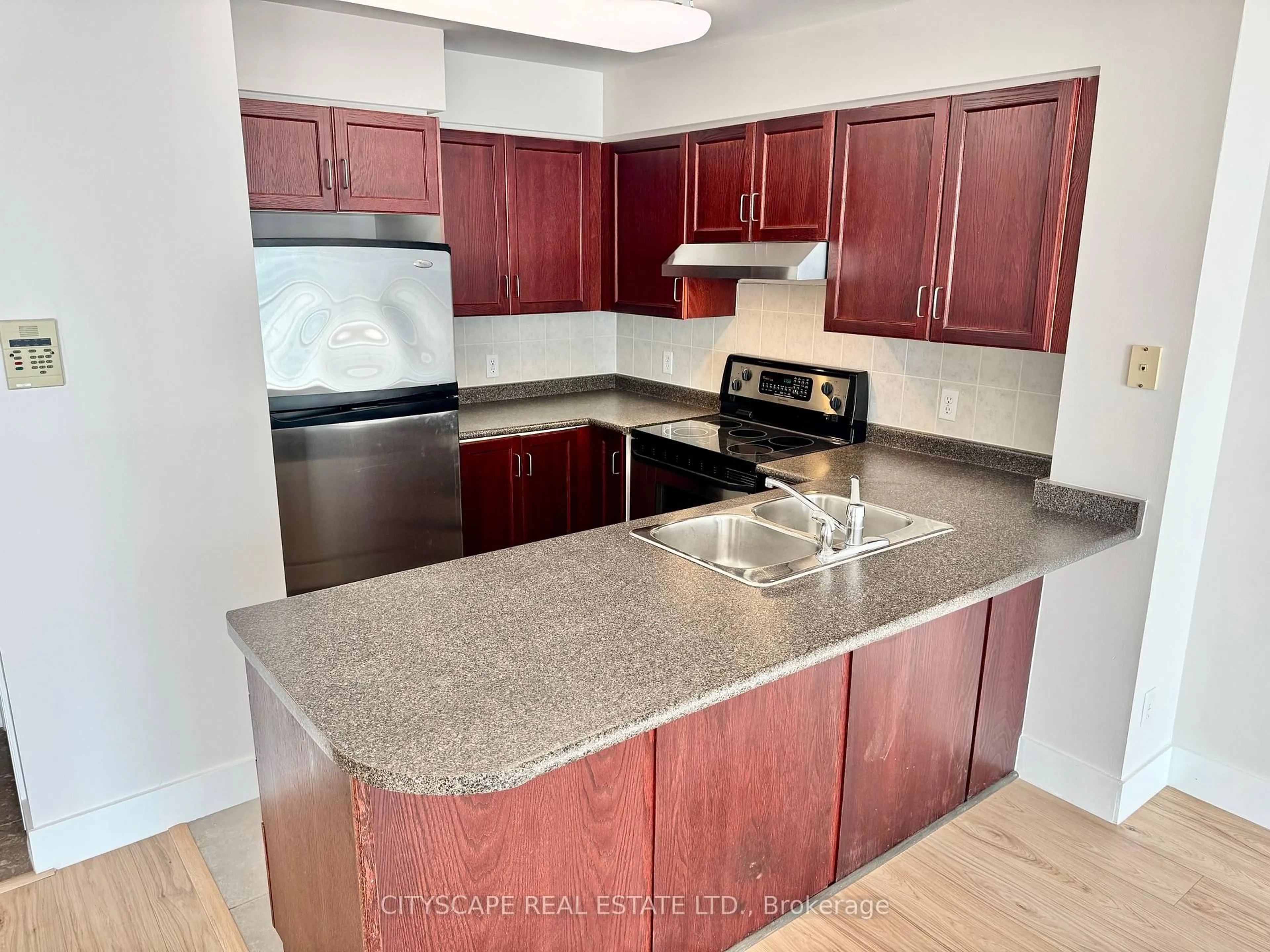 Standard kitchen, unknown for 156 Enfield Pl ##1606, Mississauga Ontario L5B 4L8