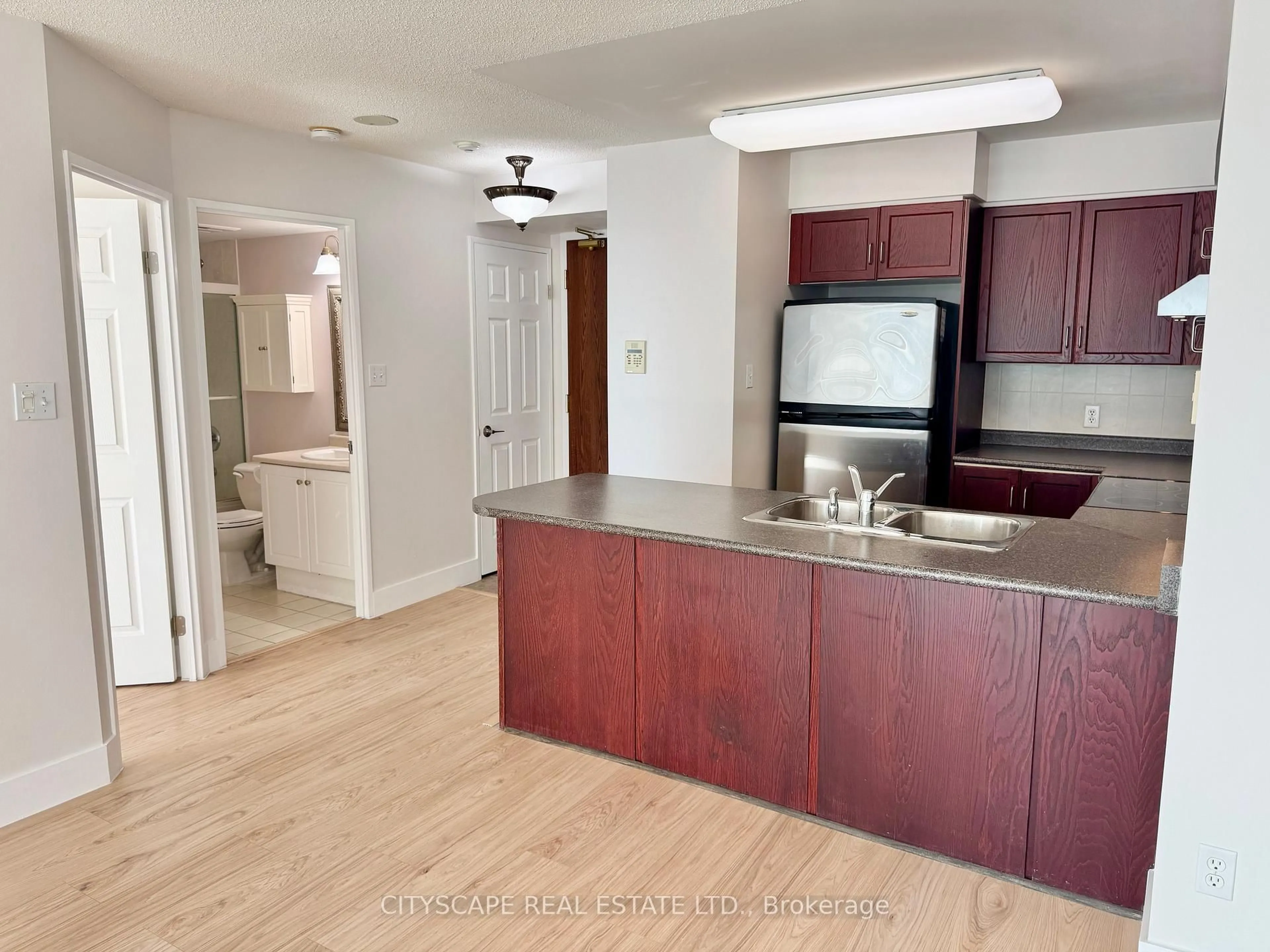 Open concept kitchen, unknown for 156 Enfield Pl ##1606, Mississauga Ontario L5B 4L8