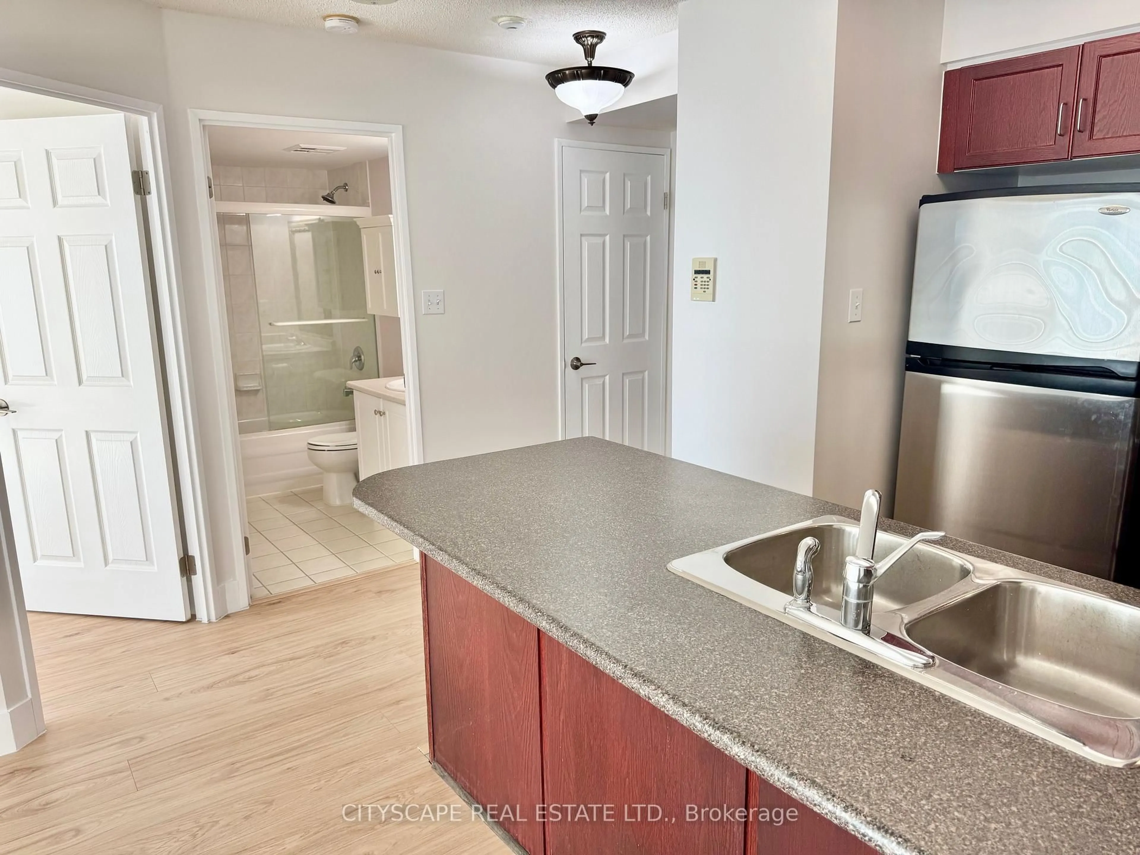 Standard kitchen, unknown for 156 Enfield Pl ##1606, Mississauga Ontario L5B 4L8