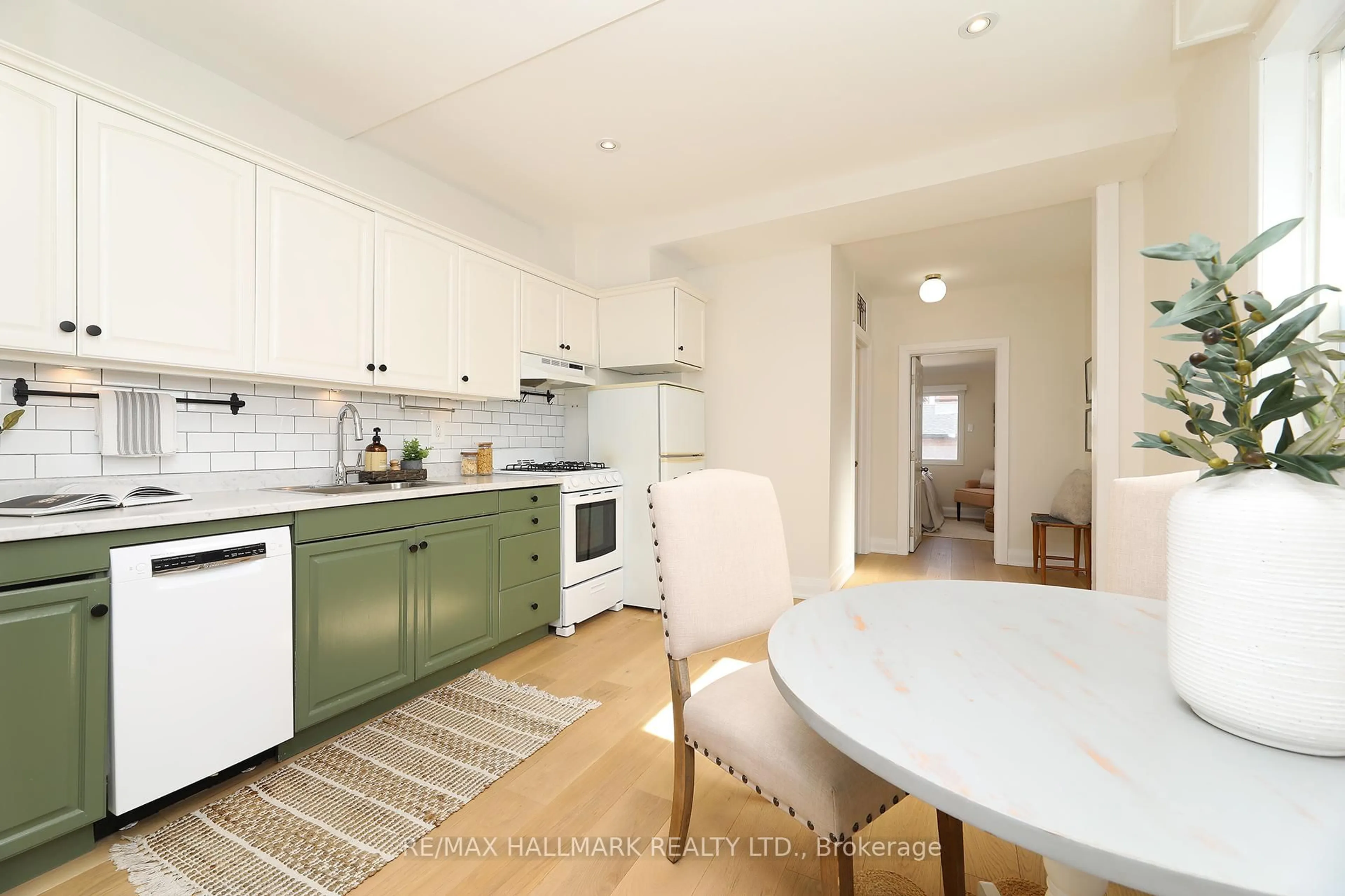 Standard kitchen, unknown for 391 Delaware Ave, Toronto Ontario M6H 2T7