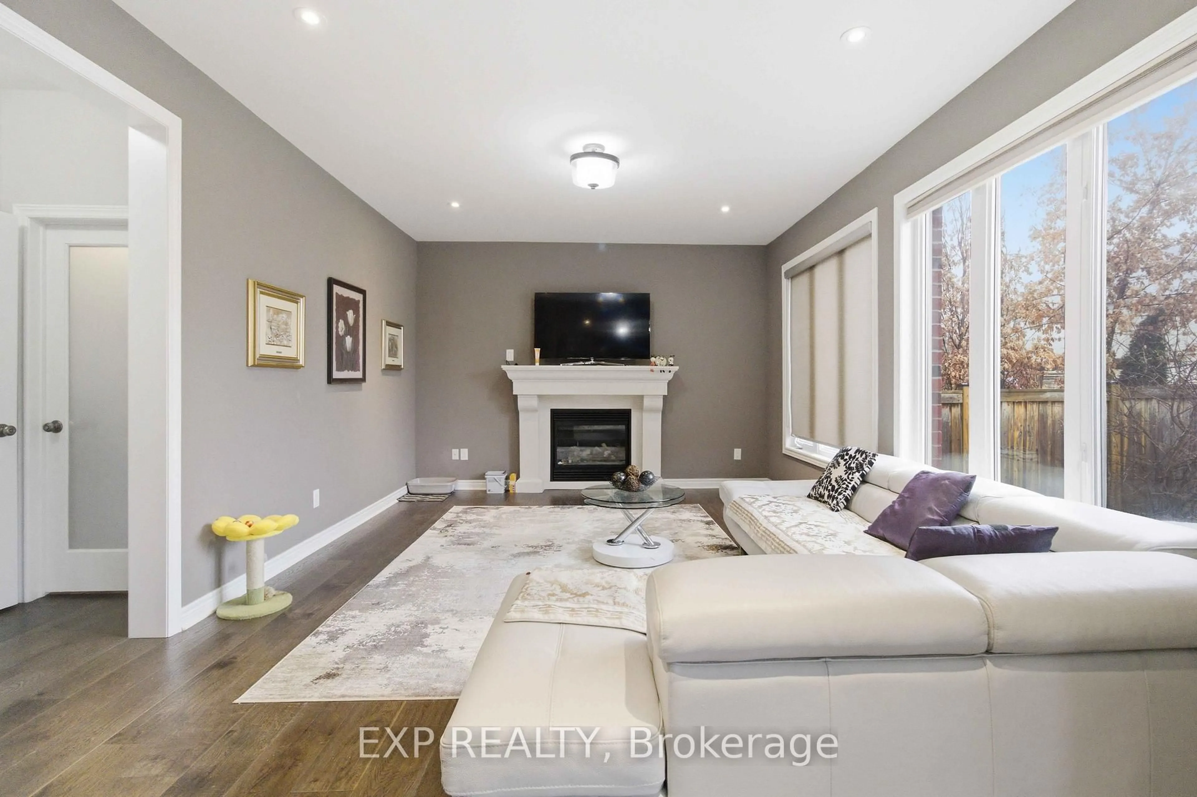 Living room with furniture, unknown for 34 Atchison Dr, Caledon Ontario L7C 3R5