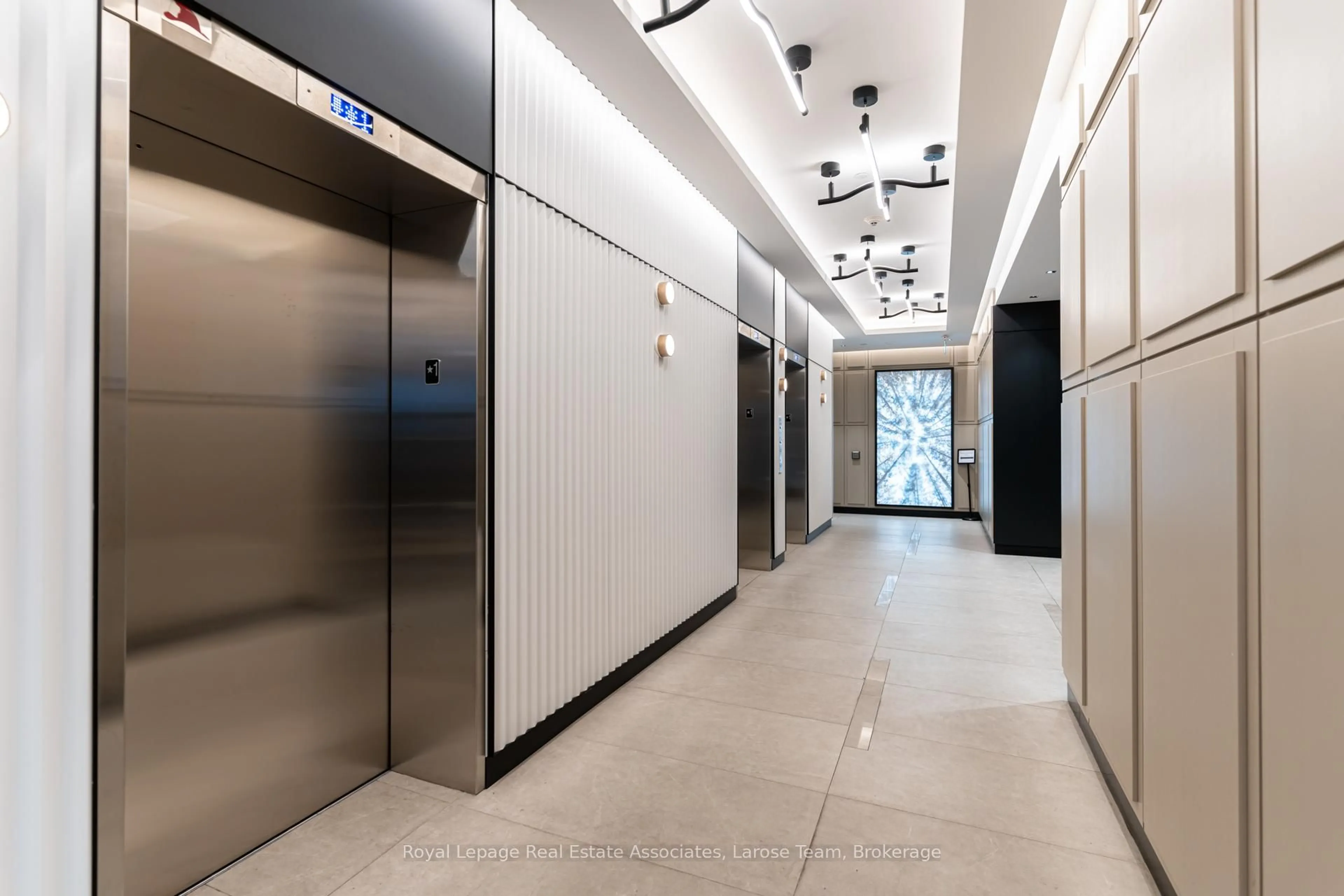 Indoor foyer for 3200 William Coltson Ave #407, Oakville Ontario L6H 7W6