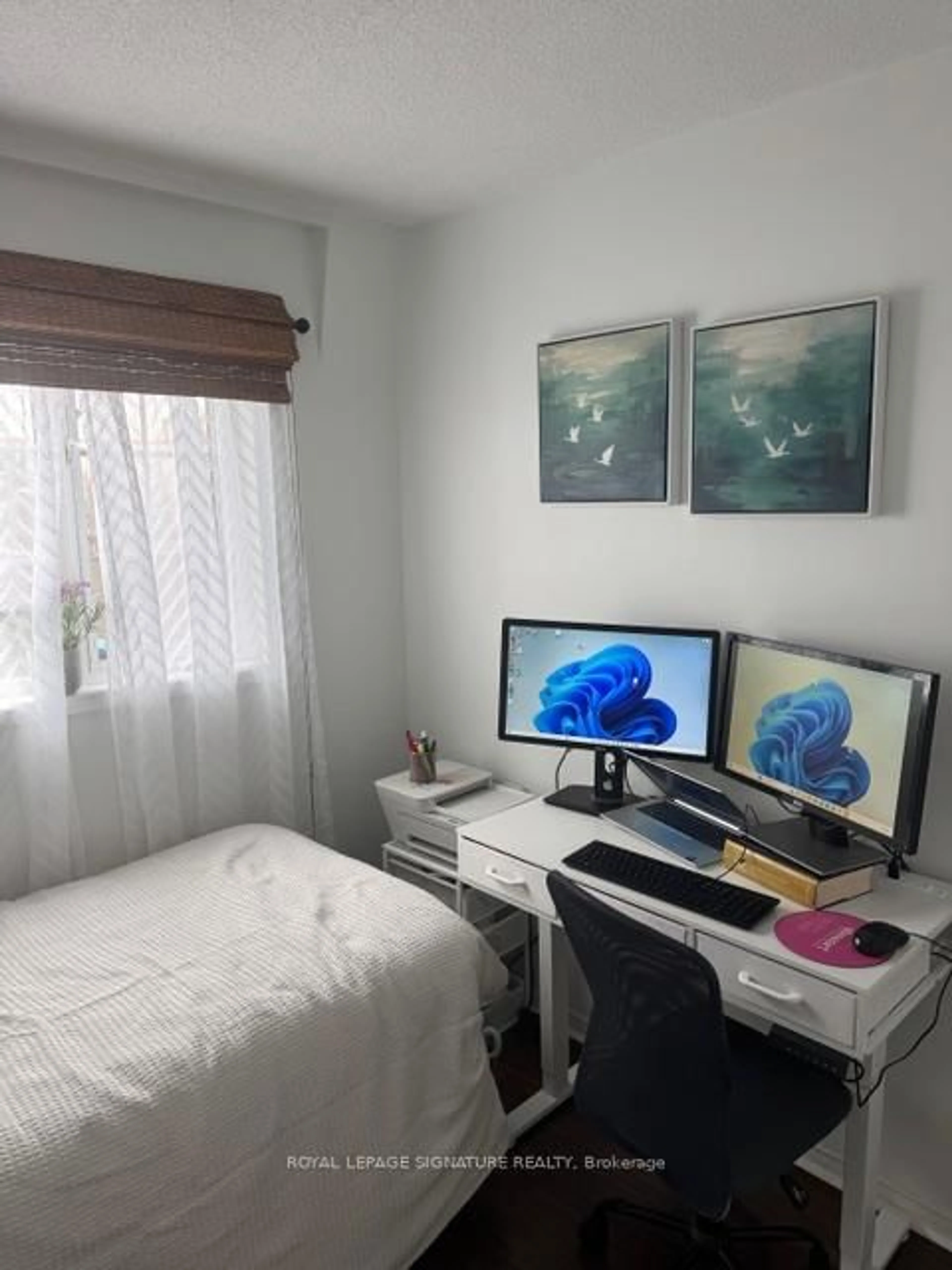 A pic of a room for 3055 Elmcreek Rd #11, Mississauga Ontario L5B 4J9