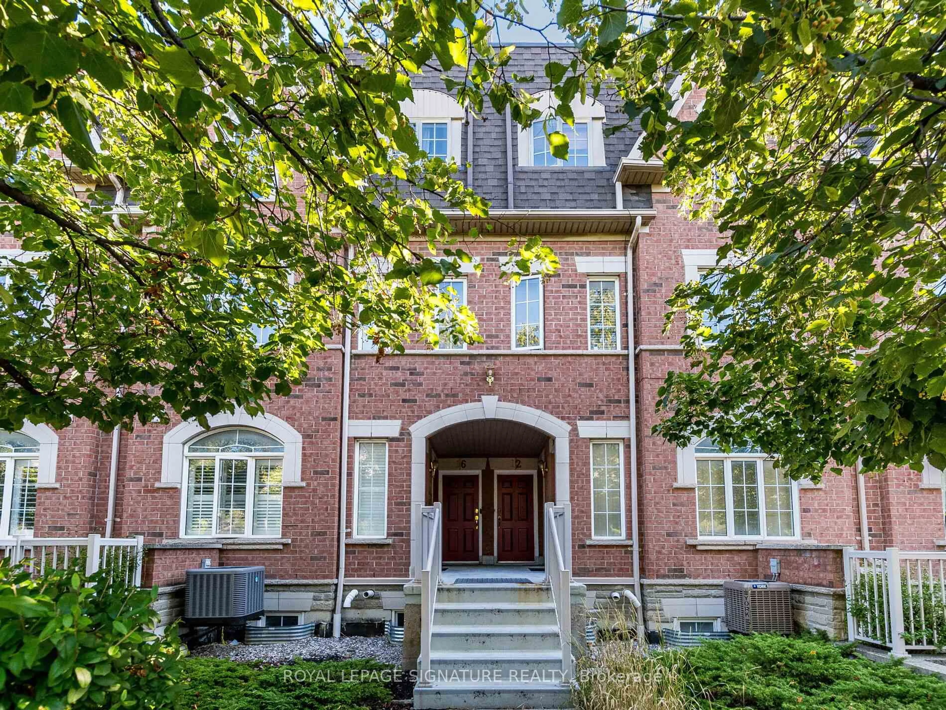 Home with brick exterior material, street for 3055 Elmcreek Rd #11, Mississauga Ontario L5B 4J9