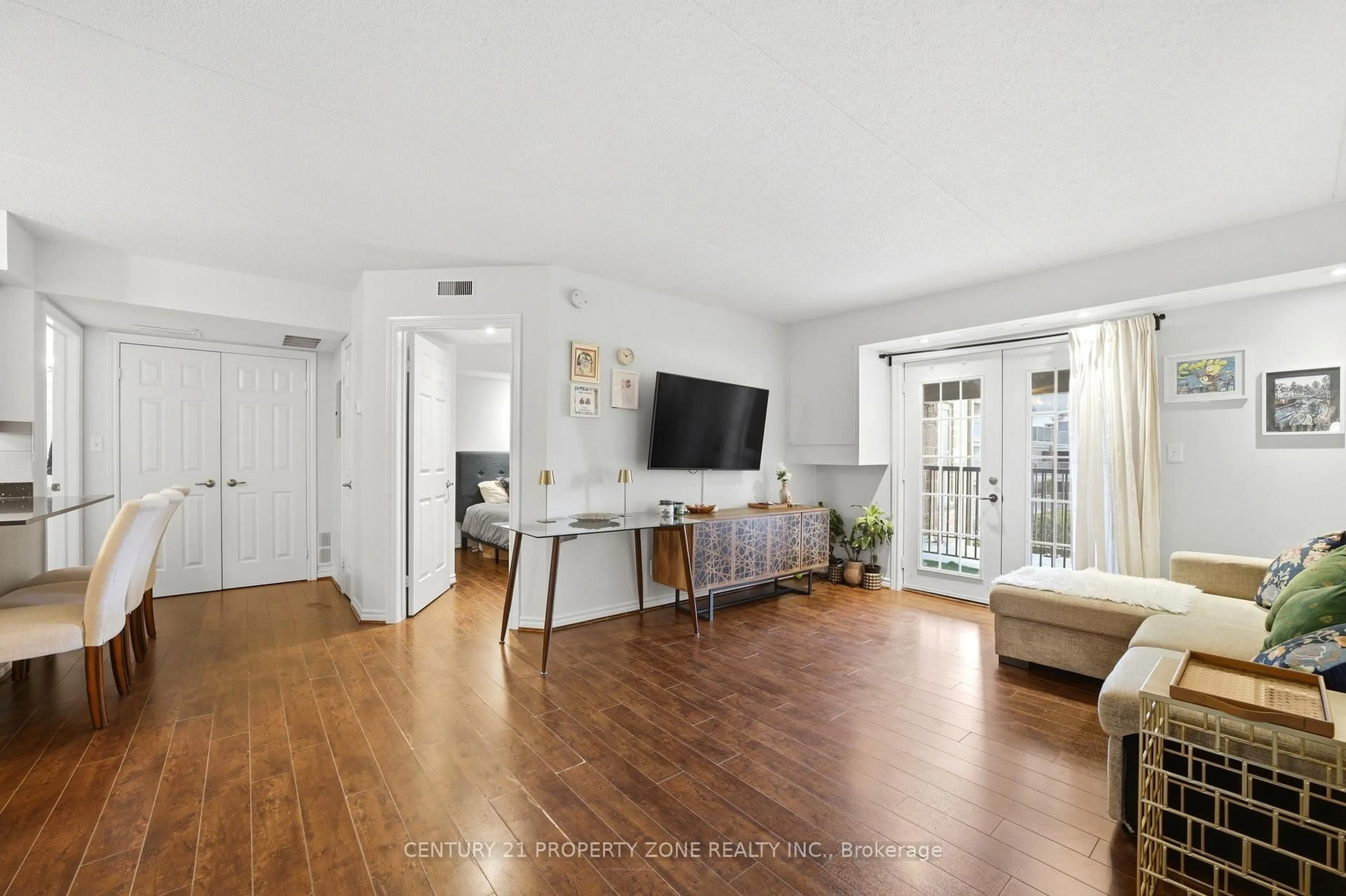 A pic of a room for 306 - 1440 Bishops Gate, Oakville Ontario L6M 4M9