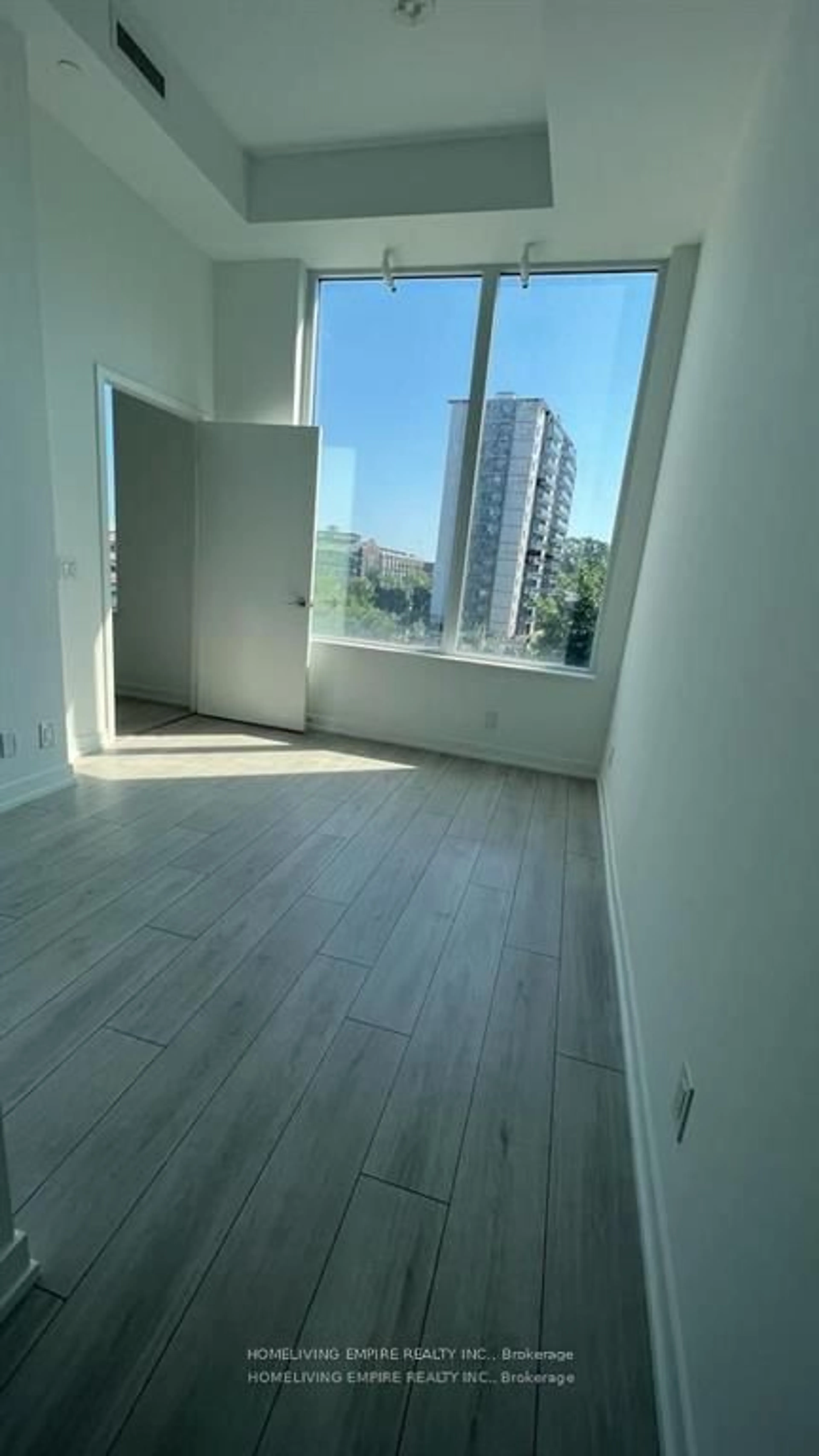 A pic of a room for 270 Dufferin St #206, Toronto Ontario M6K 0H8