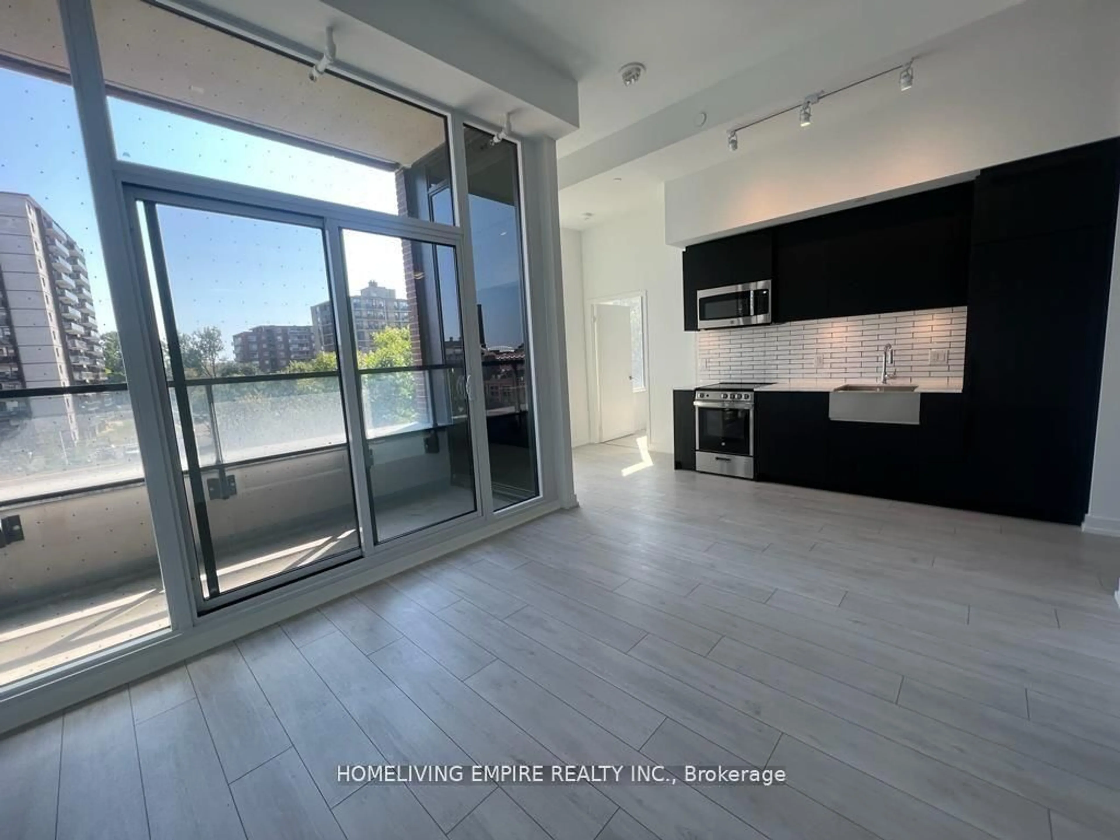 A pic of a room for 270 Dufferin St #206, Toronto Ontario M6K 0H8