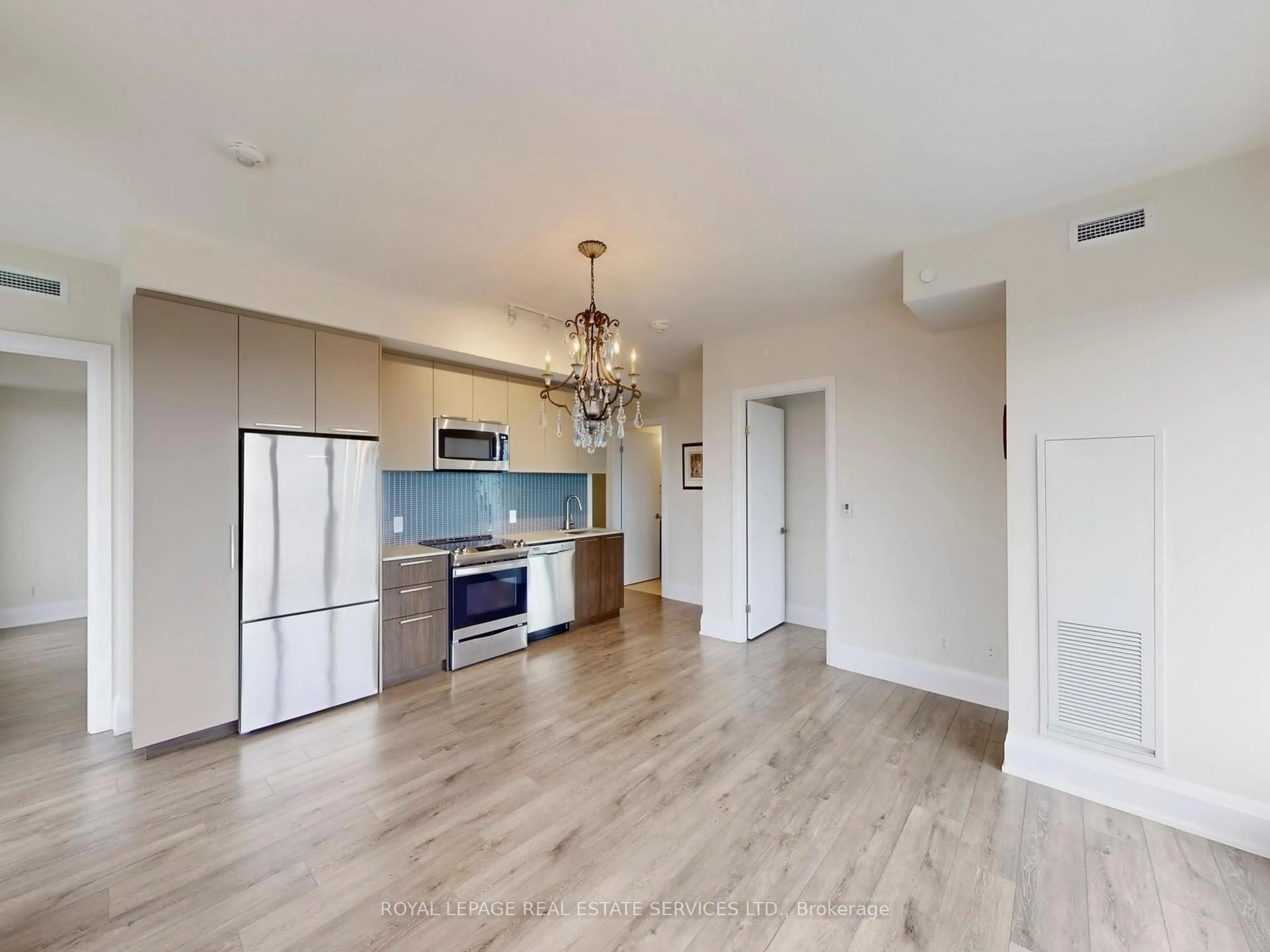 Open concept kitchen, wood/laminate floor for 20 Brin Dr #1108, Toronto Ontario M8X 0B2