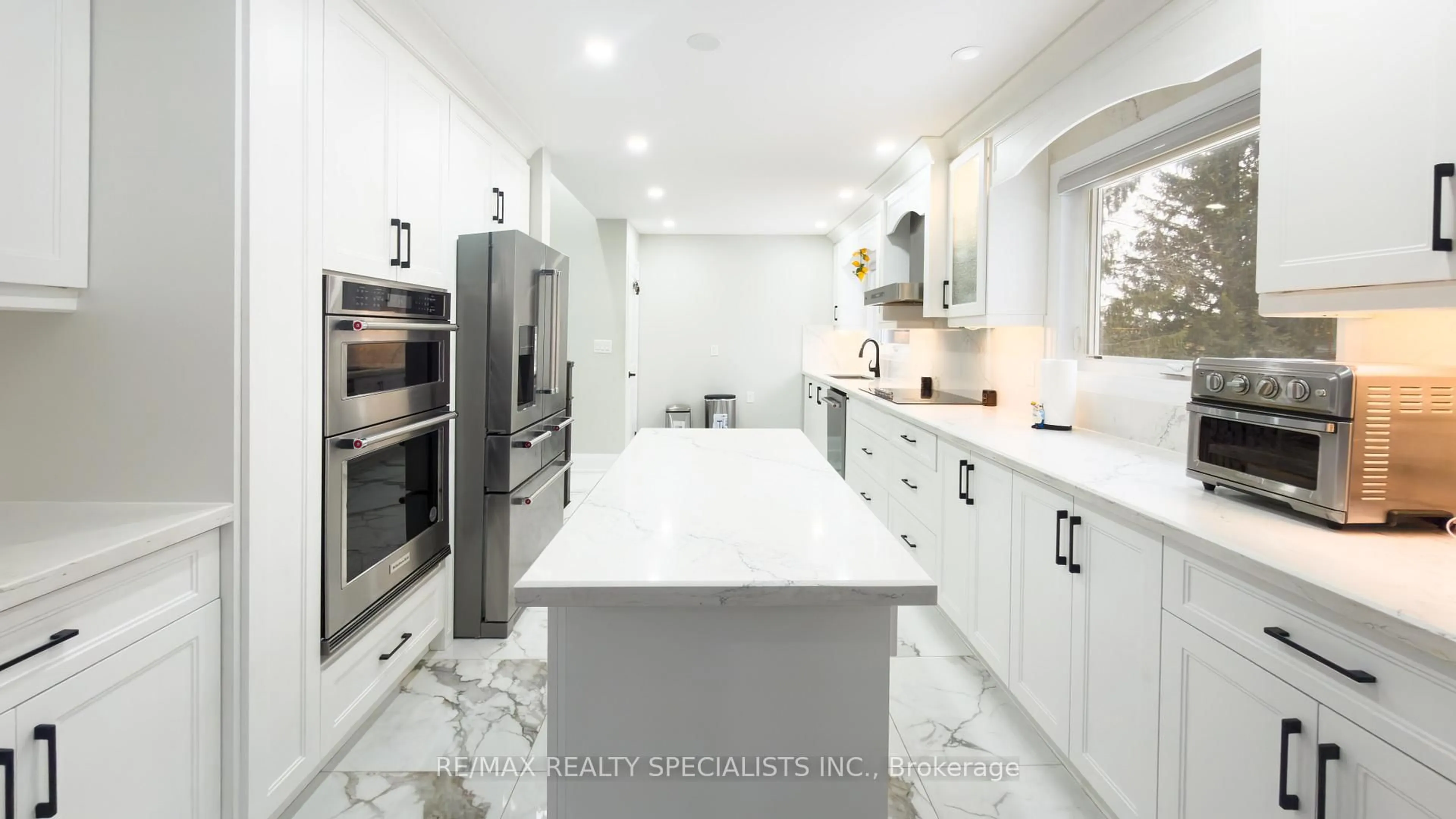 Contemporary kitchen, ceramic/tile floor for 15553 The Gore Rd, Caledon Ontario L7E 0X3