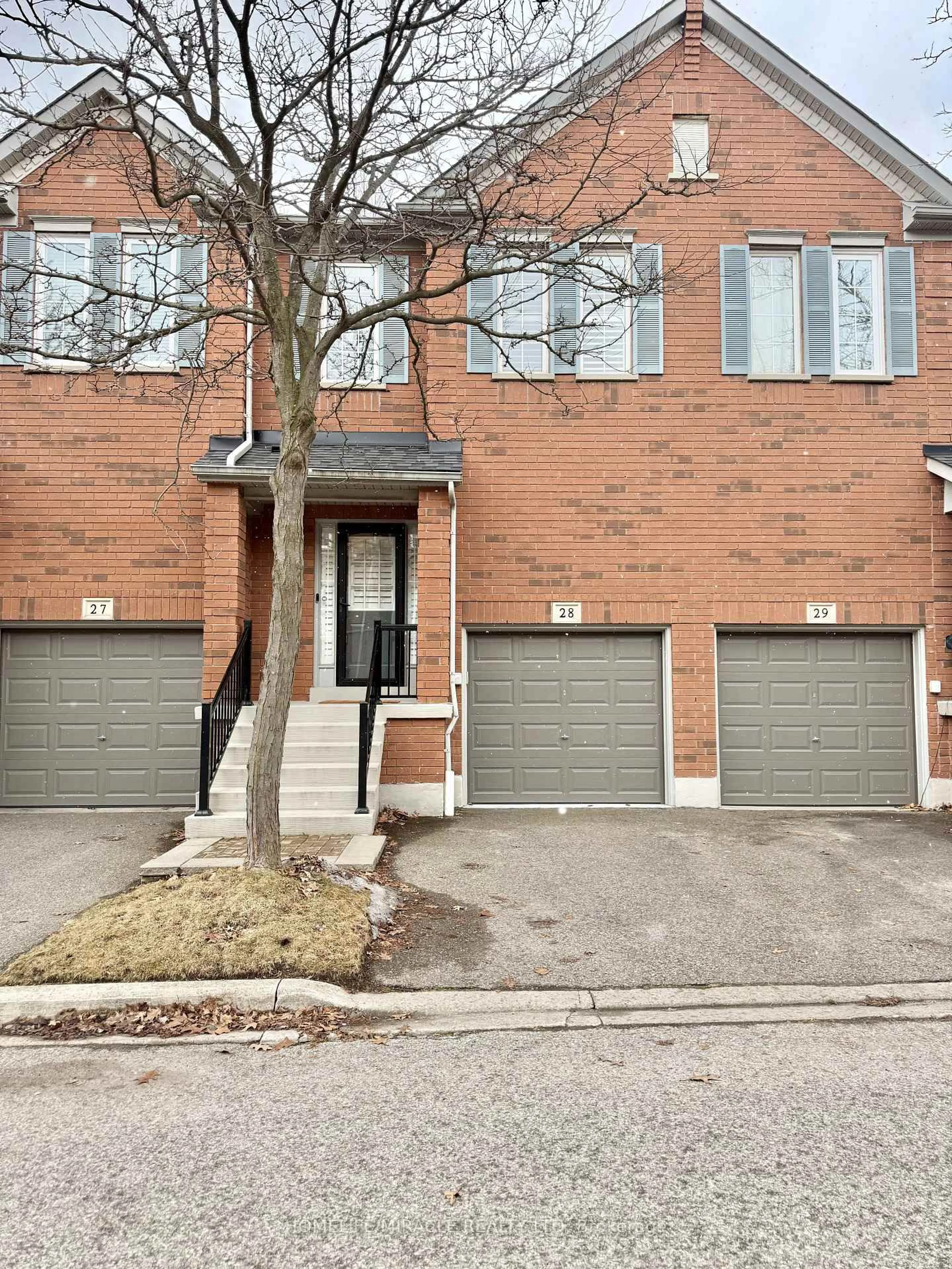 Home with brick exterior material, street for 5530 Glen Erin Dr ##28, Mississauga Ontario L5M 6E8