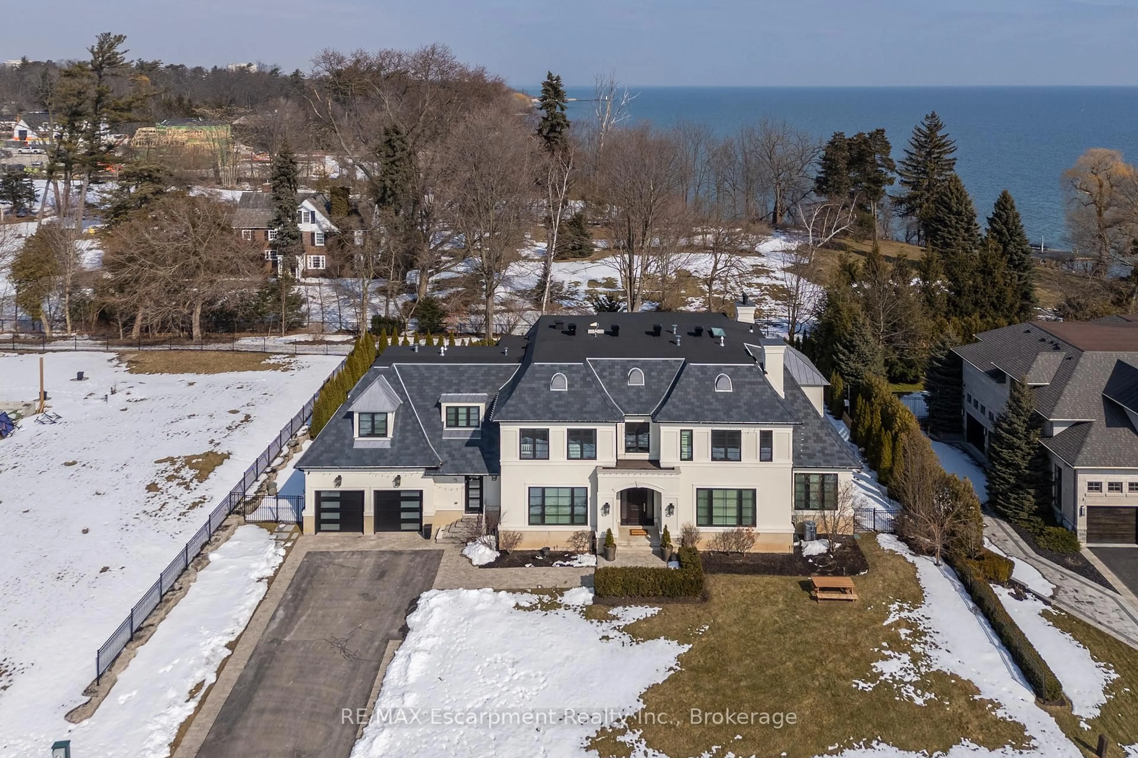 A pic from outside/outdoor area/front of a property/back of a property/a pic from drone, water/lake/river/ocean view for 15 LAMBERT Common, Oakville Ontario L6K 0H6