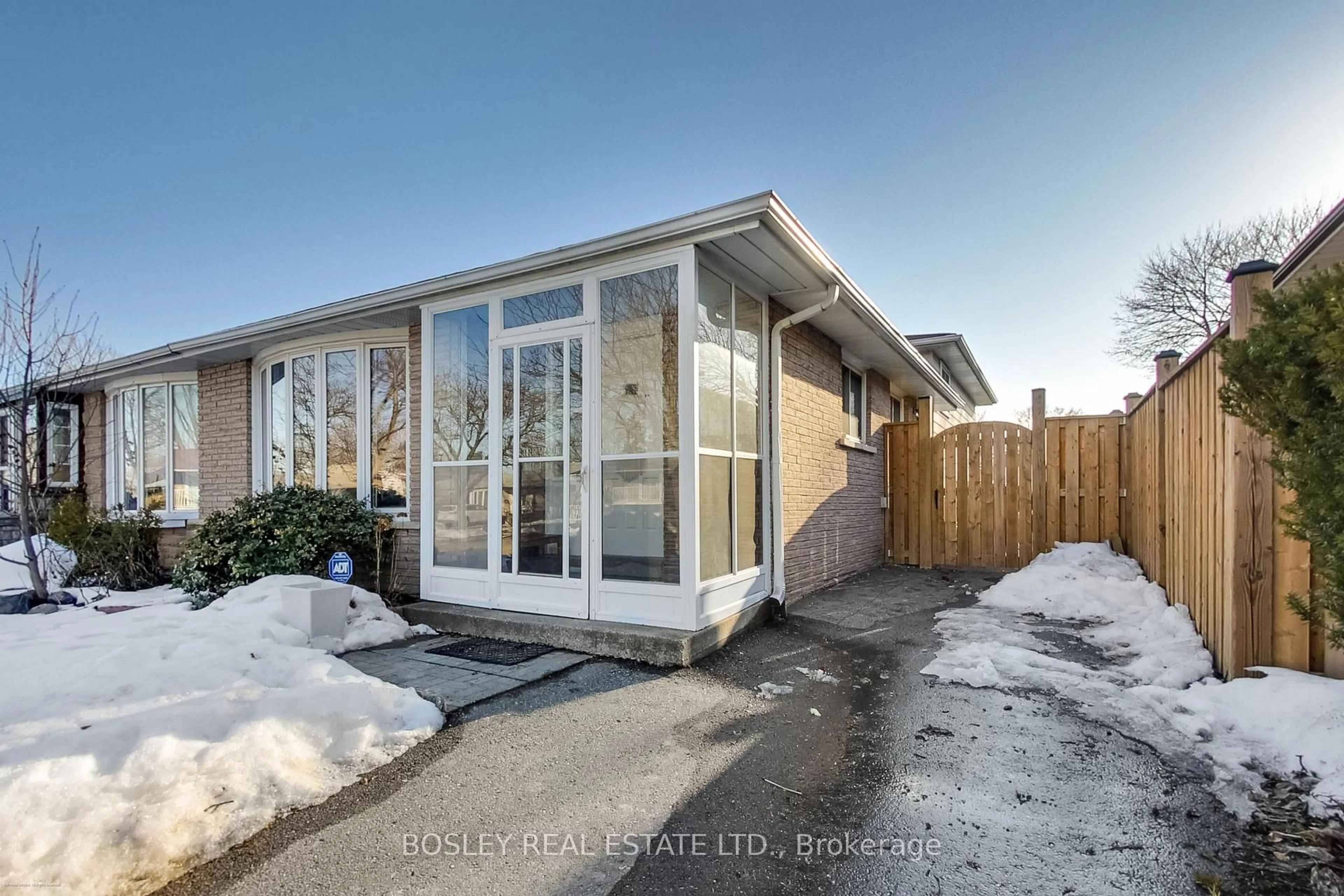 Unknown for 801 Eaglemount Cres, Mississauga Ontario L5C 1H2