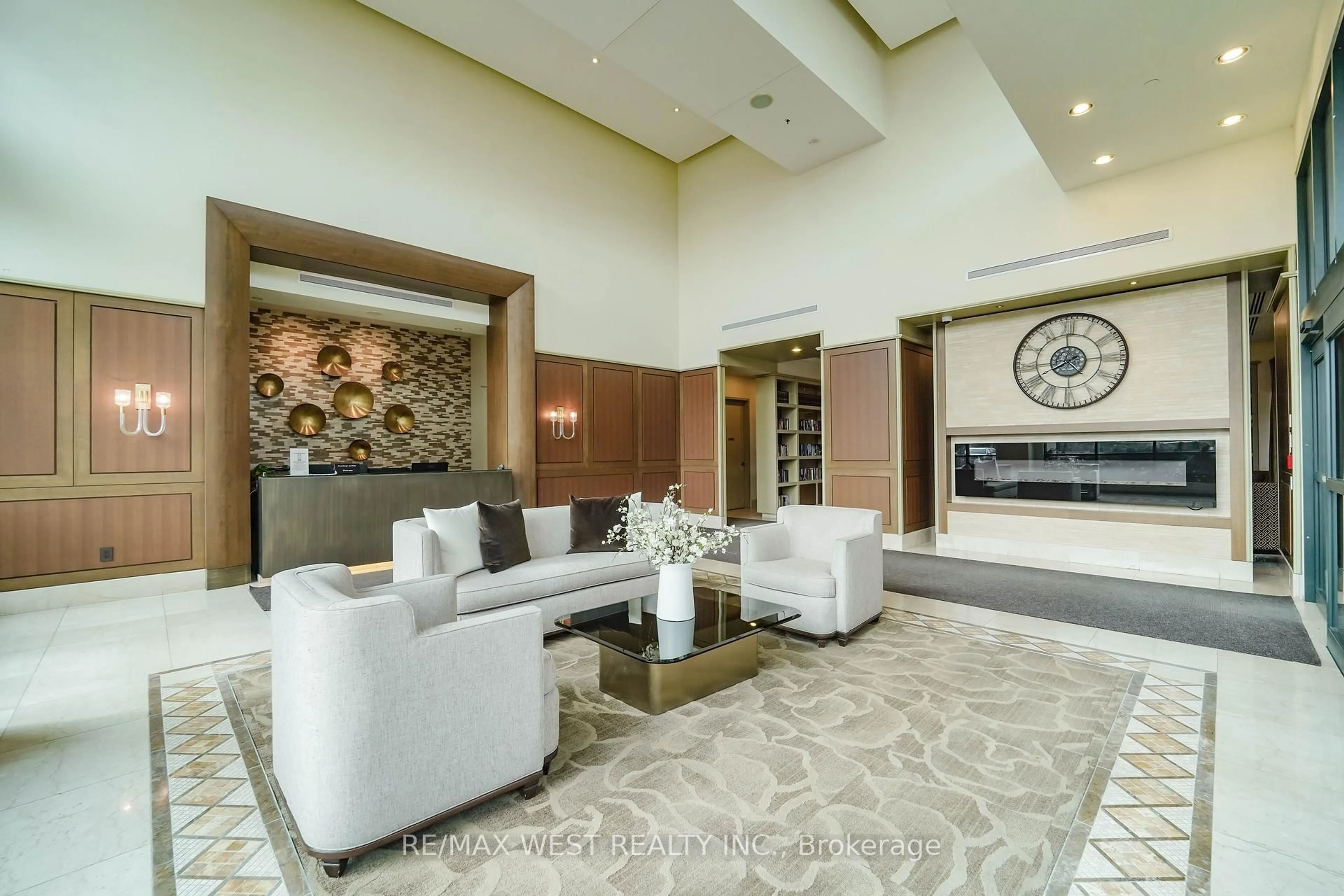 Lobby for 100 John St #909, Brampton Ontario L6W 0A8