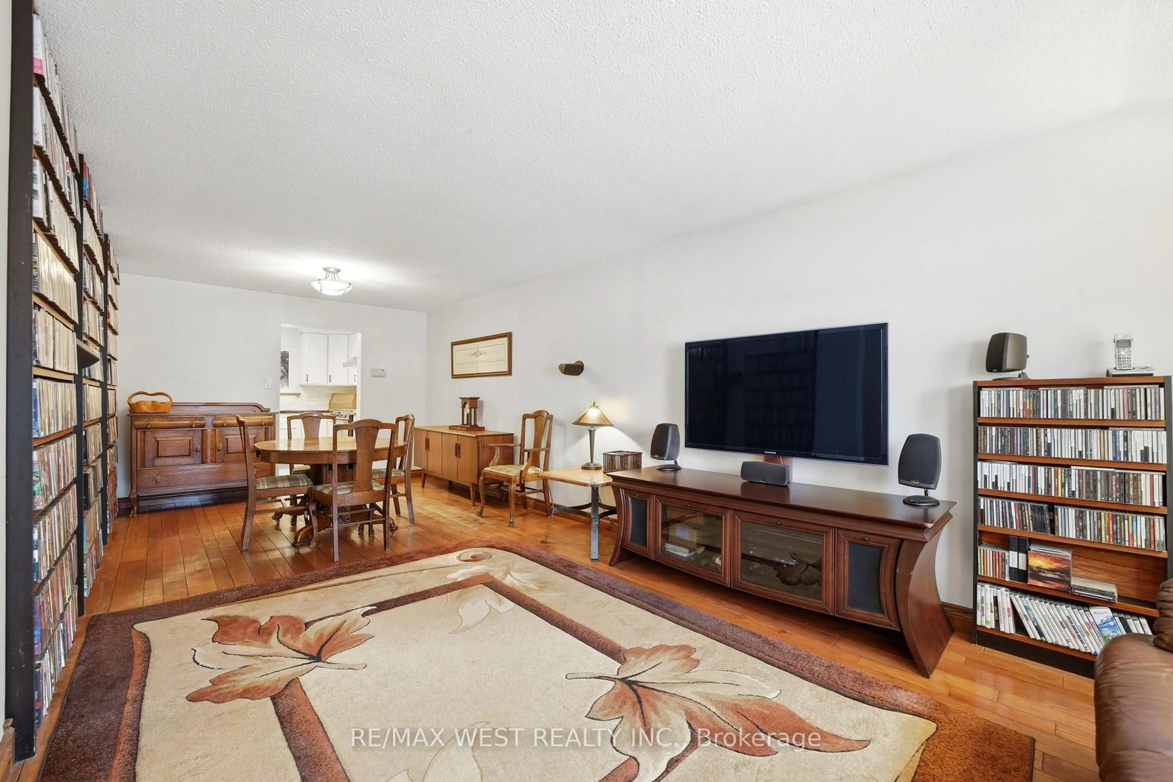 Living room with furniture, wood/laminate floor for 60 Majestic Cres, Brampton Ontario L6S 3N2