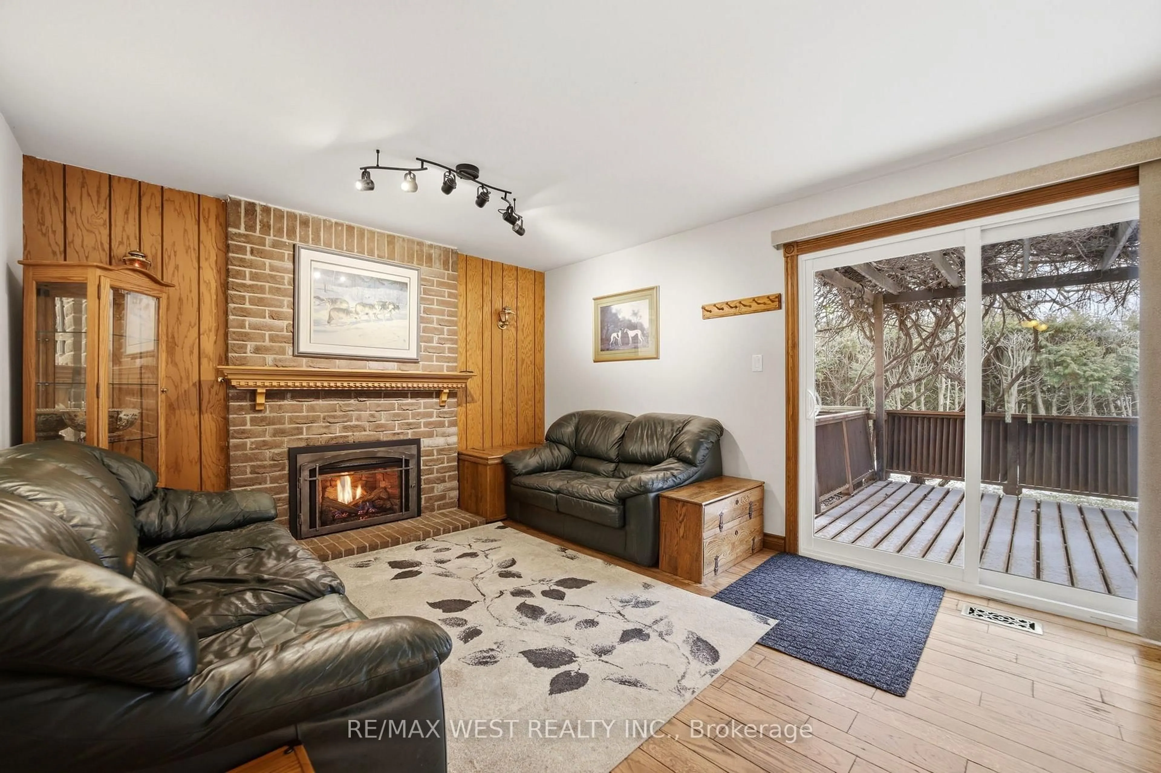 Living room with furniture, wood/laminate floor for 60 Majestic Cres, Brampton Ontario L6S 3N2