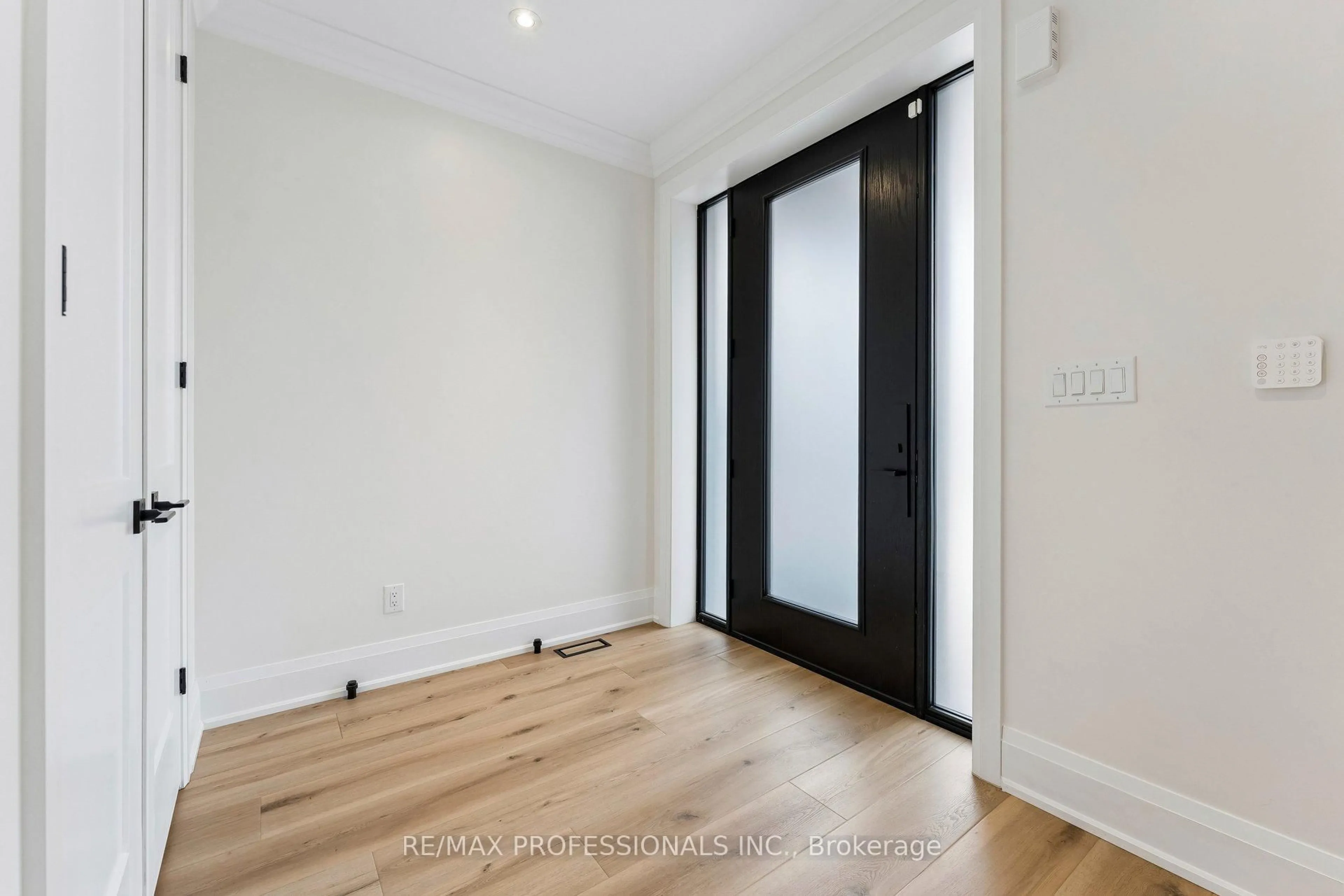 Unknown for 7 Ranwood Dr, Toronto Ontario M9N 3E8