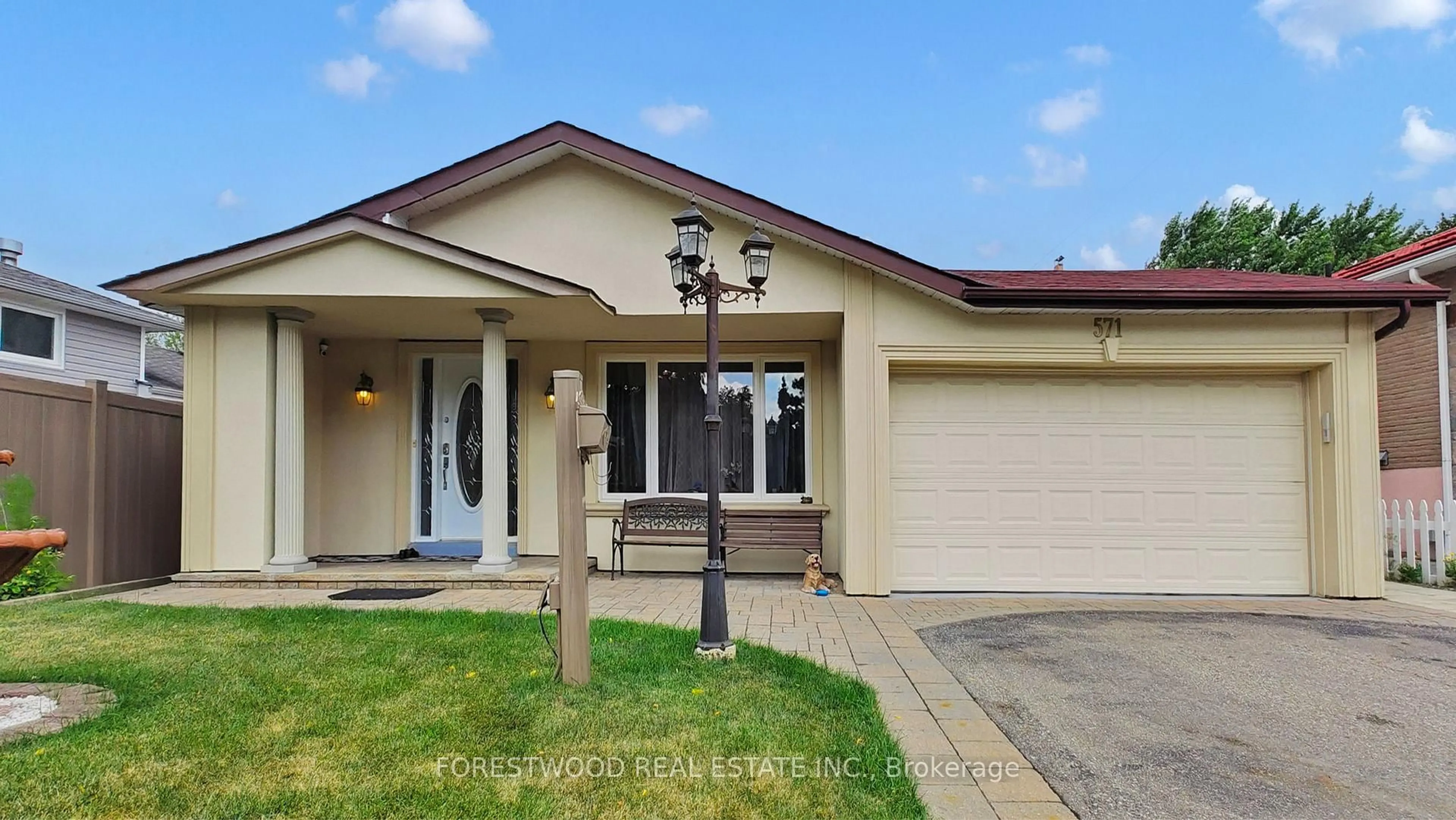 Home with vinyl exterior material, street for 571 Silver Creek Blvd, Mississauga Ontario L5A 2B6