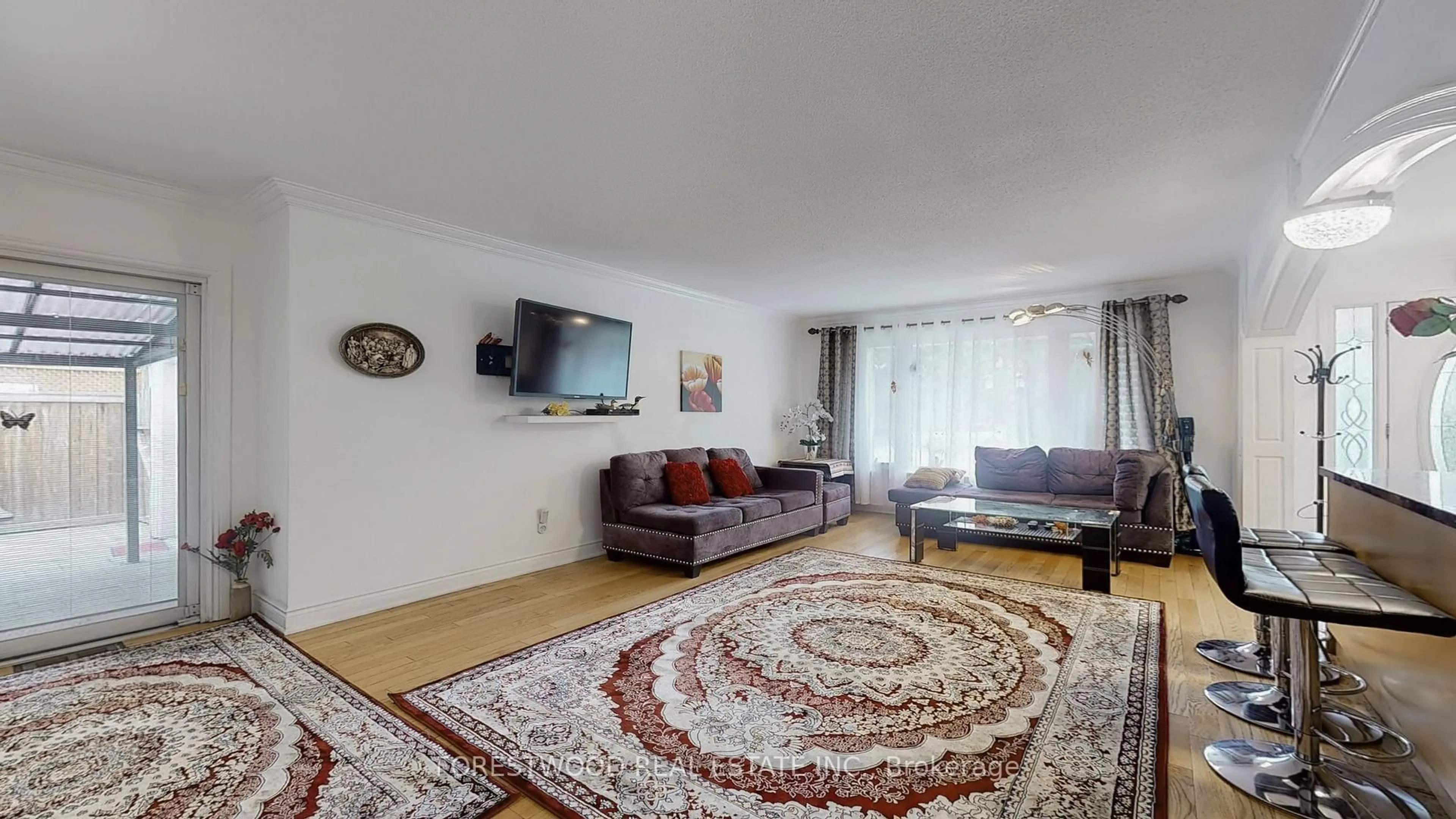 Living room with furniture, unknown for 571 Silver Creek Blvd, Mississauga Ontario L5A 2B6