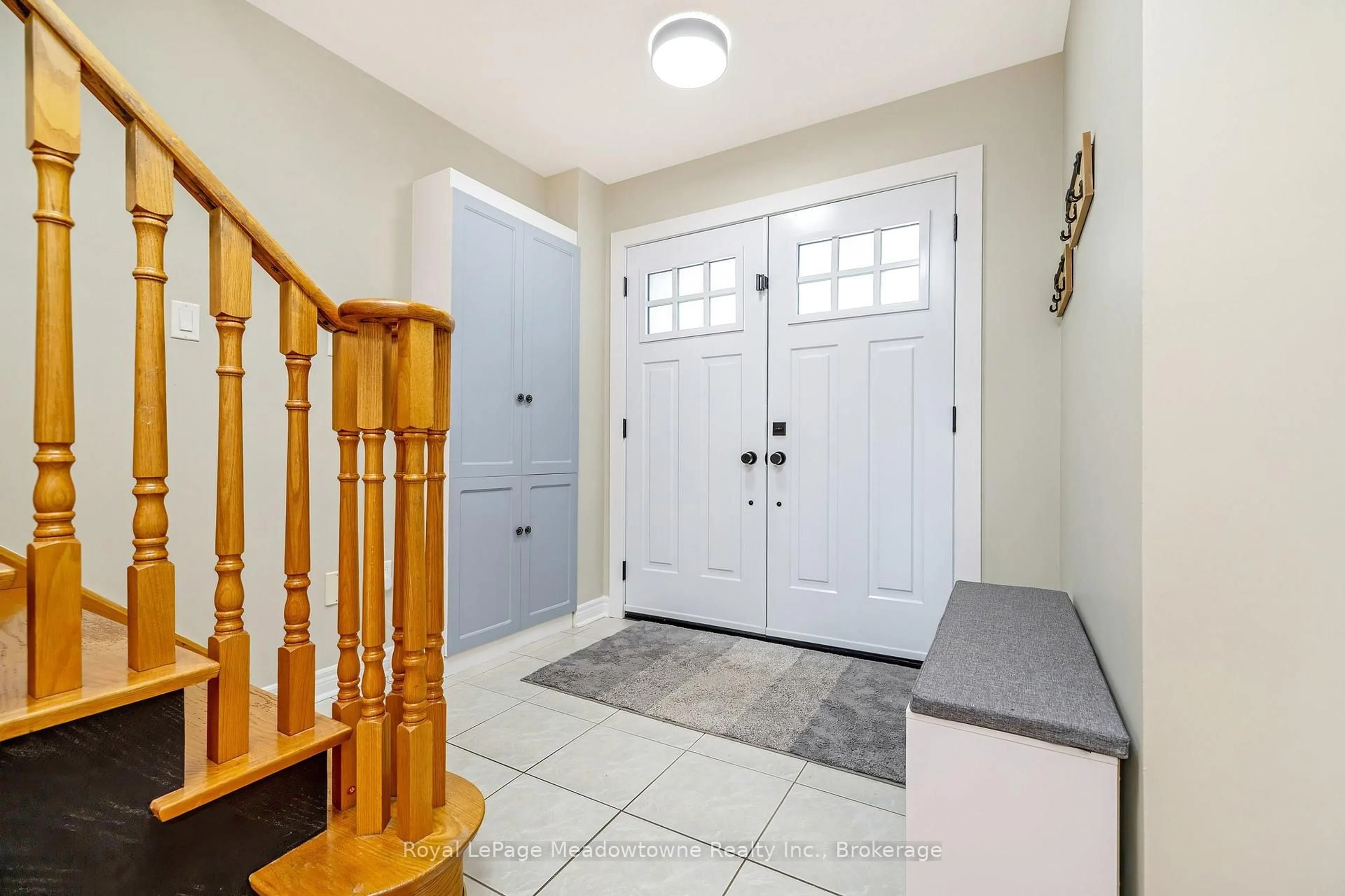 Indoor entryway for 1075 Sprucedale Lane, Milton Ontario L9T 5P3