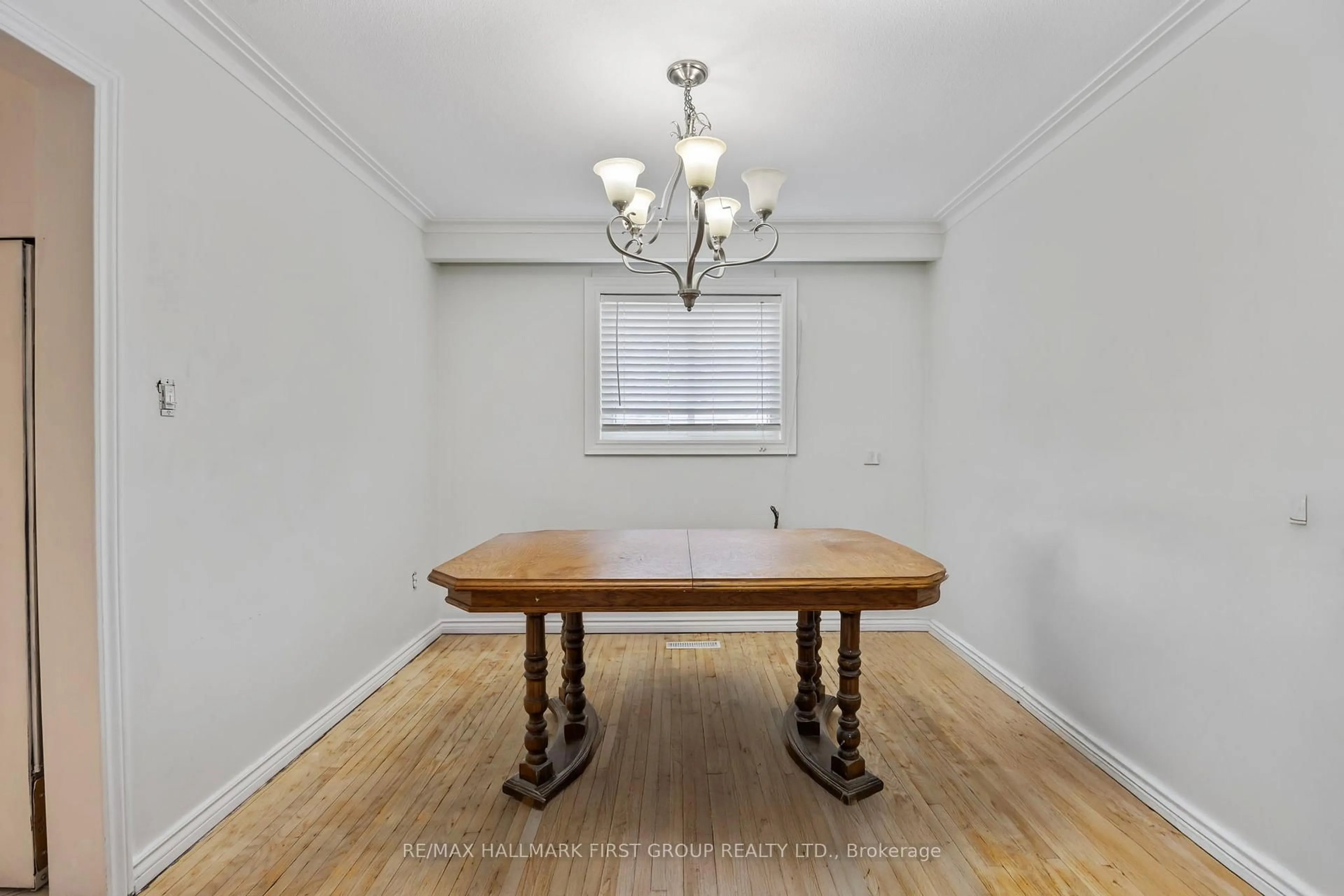 Dining room, unknown for 7 Dawson Cres, Halton Hills Ontario L7G 1H3