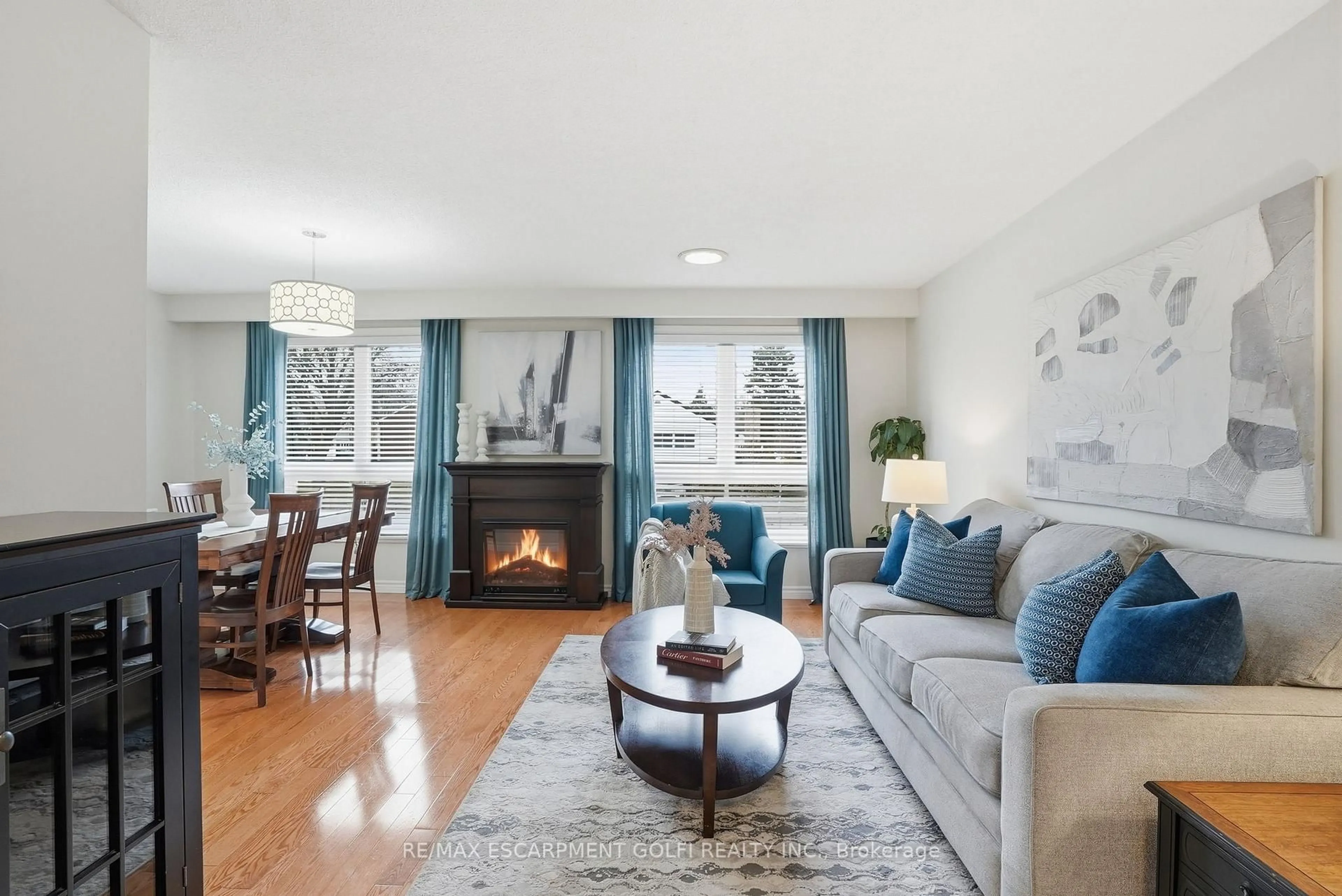 Living room with furniture, unknown for 676 Woodview Rd, Burlington Ontario L7N 3A5