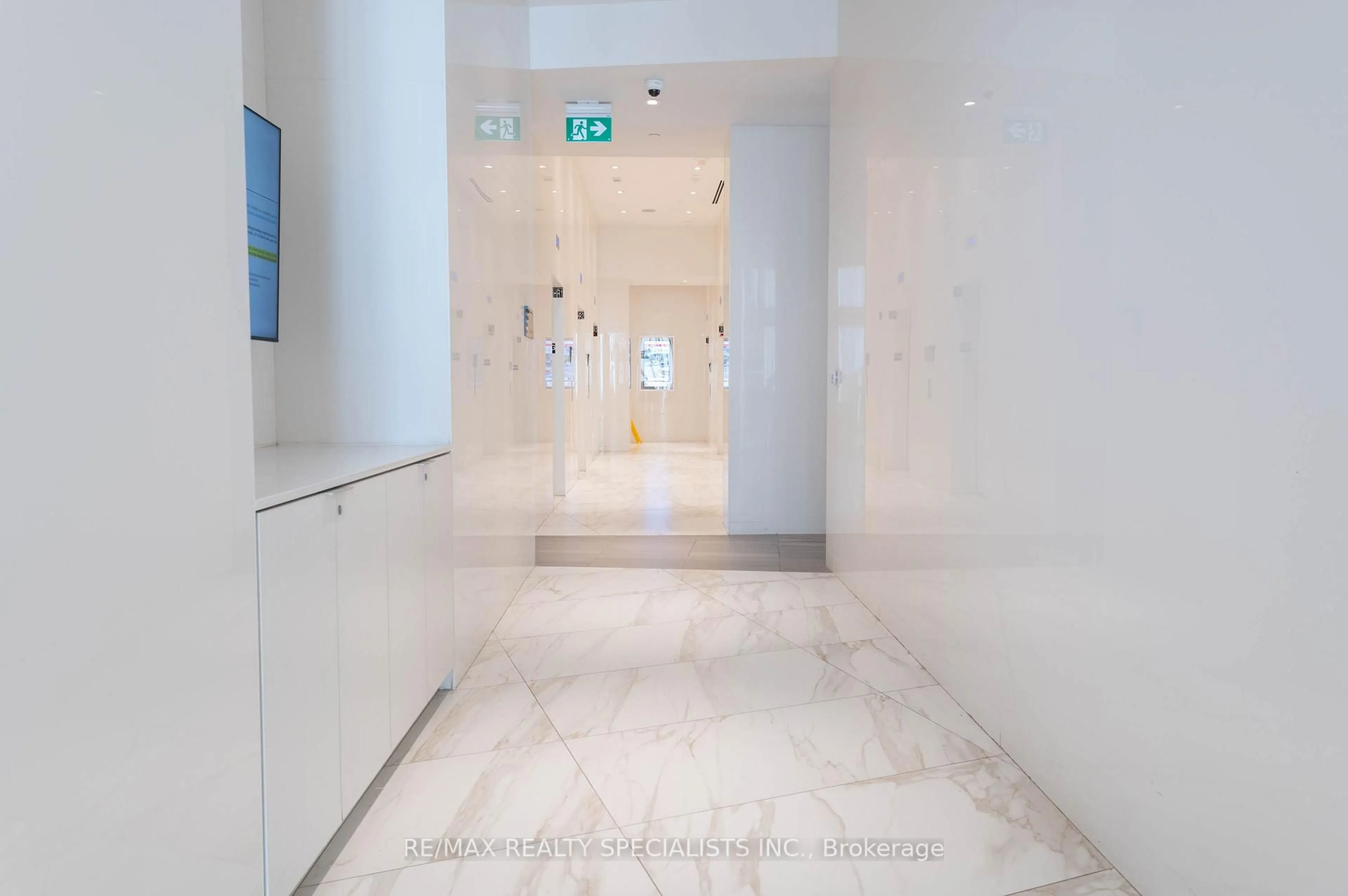 Indoor foyer for 3883 QUARTZ Rd #321, Mississauga Ontario L5B 4M6