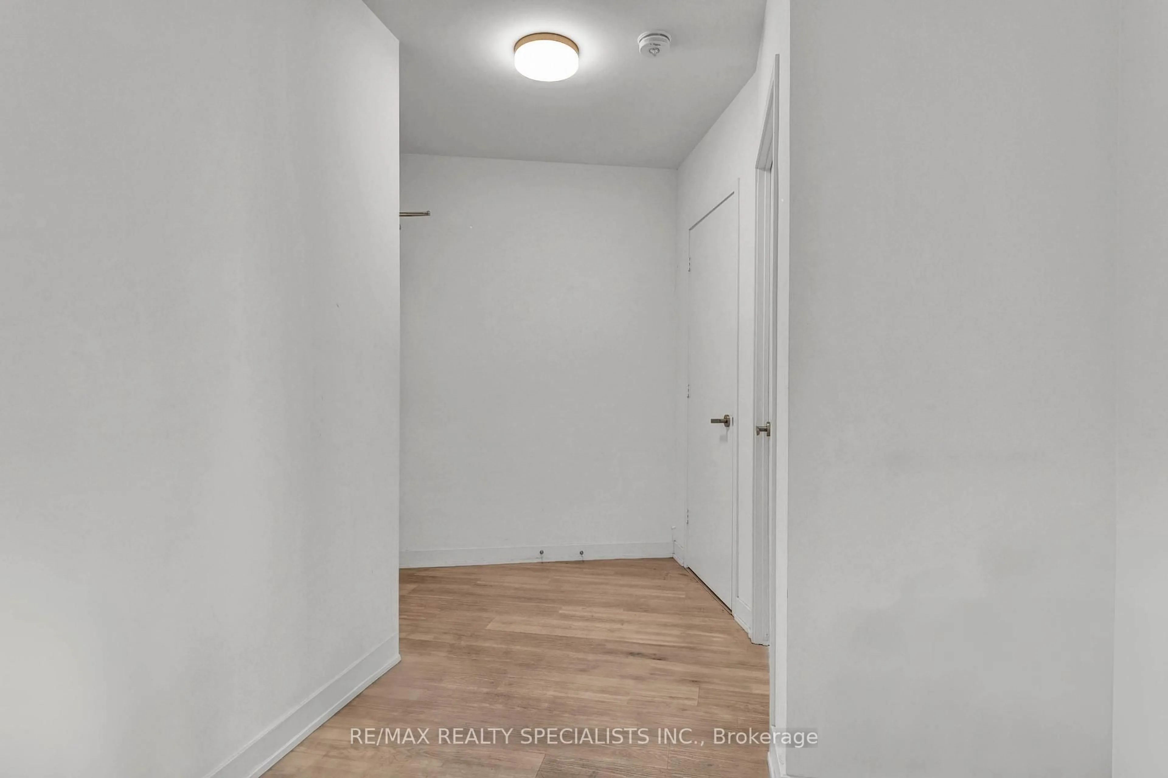 A pic of a room for 3883 QUARTZ Rd #321, Mississauga Ontario L5B 4M6