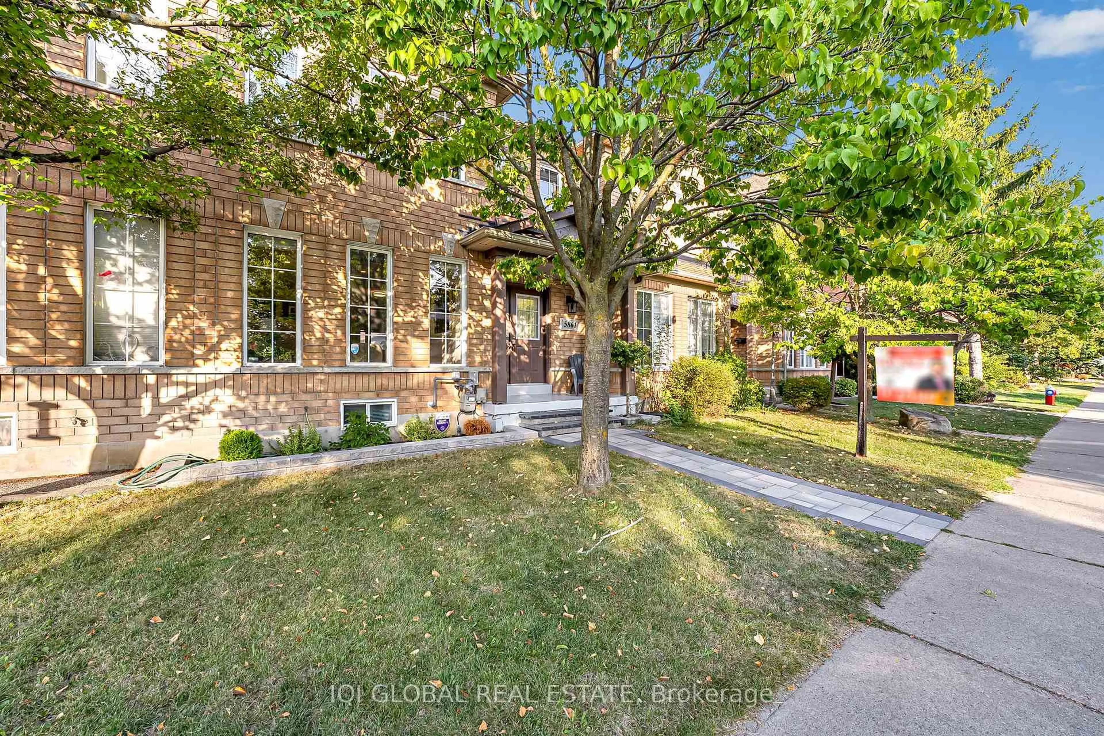 Home with brick exterior material, street for 5861 Rainberry Dr, Mississauga Ontario L5M 6S4