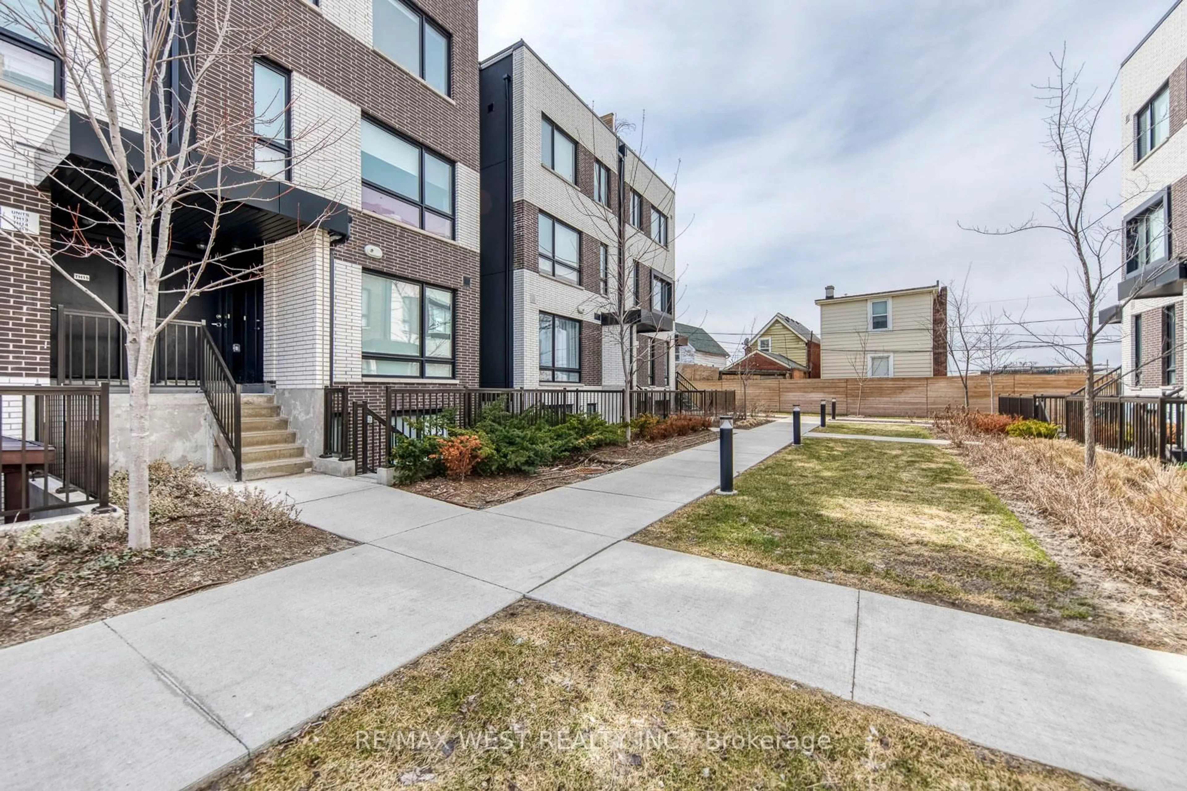 Unknown for 20 Ed Clark Gdns #14, Toronto Ontario M6N 0B5