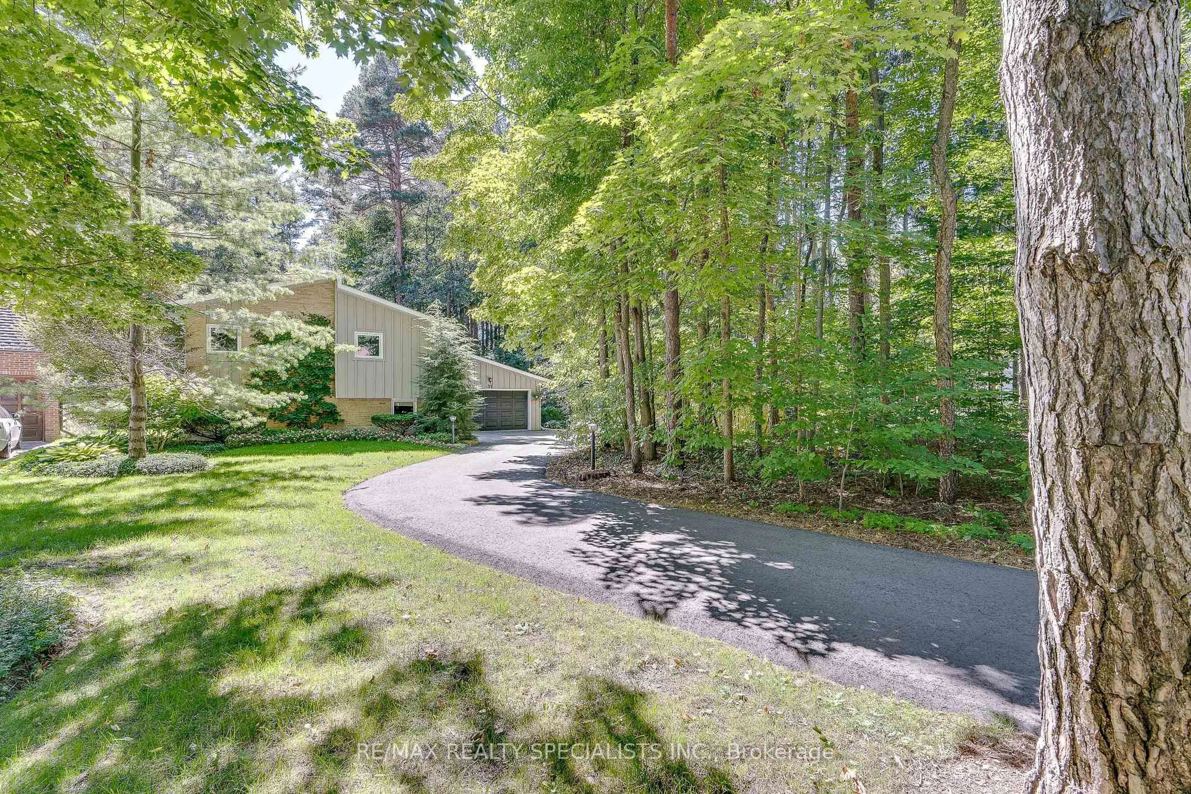A pic from outside/outdoor area/front of a property/back of a property/a pic from drone, forest/trees view for 31 Oliver's Lane, Caledon Ontario L7C 1G5
