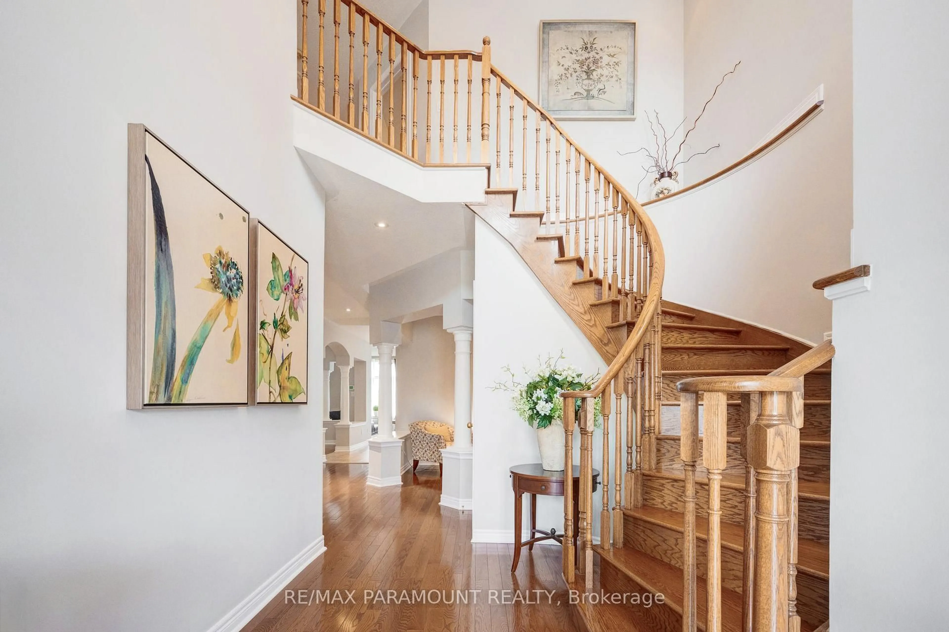 Indoor entryway for 1122 Lamplight Way, Mississauga Ontario L5W 1J4