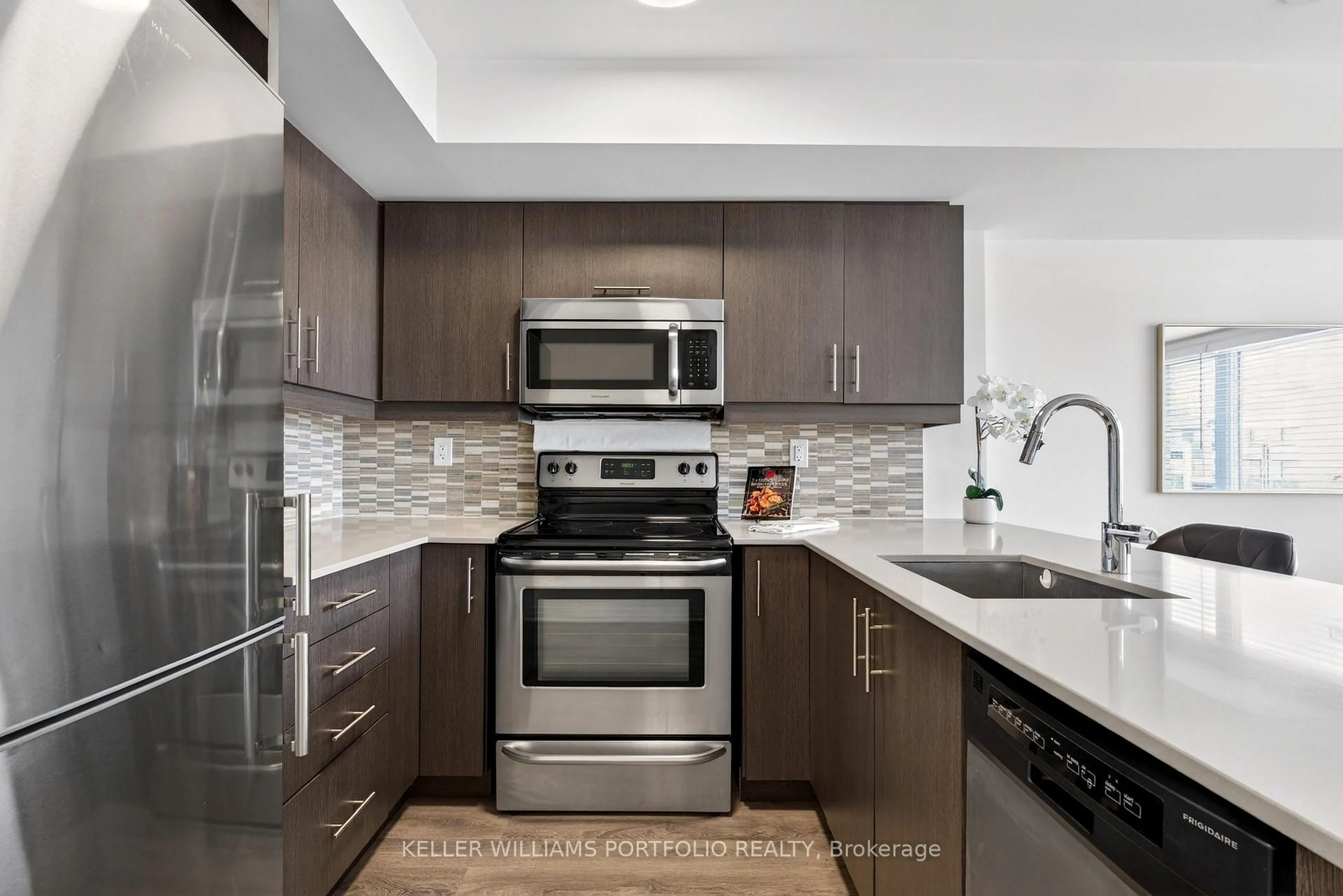 Standard kitchen, ceramic/tile floor for 171 William Duncan Rd #7, Toronto Ontario M3K 0B7