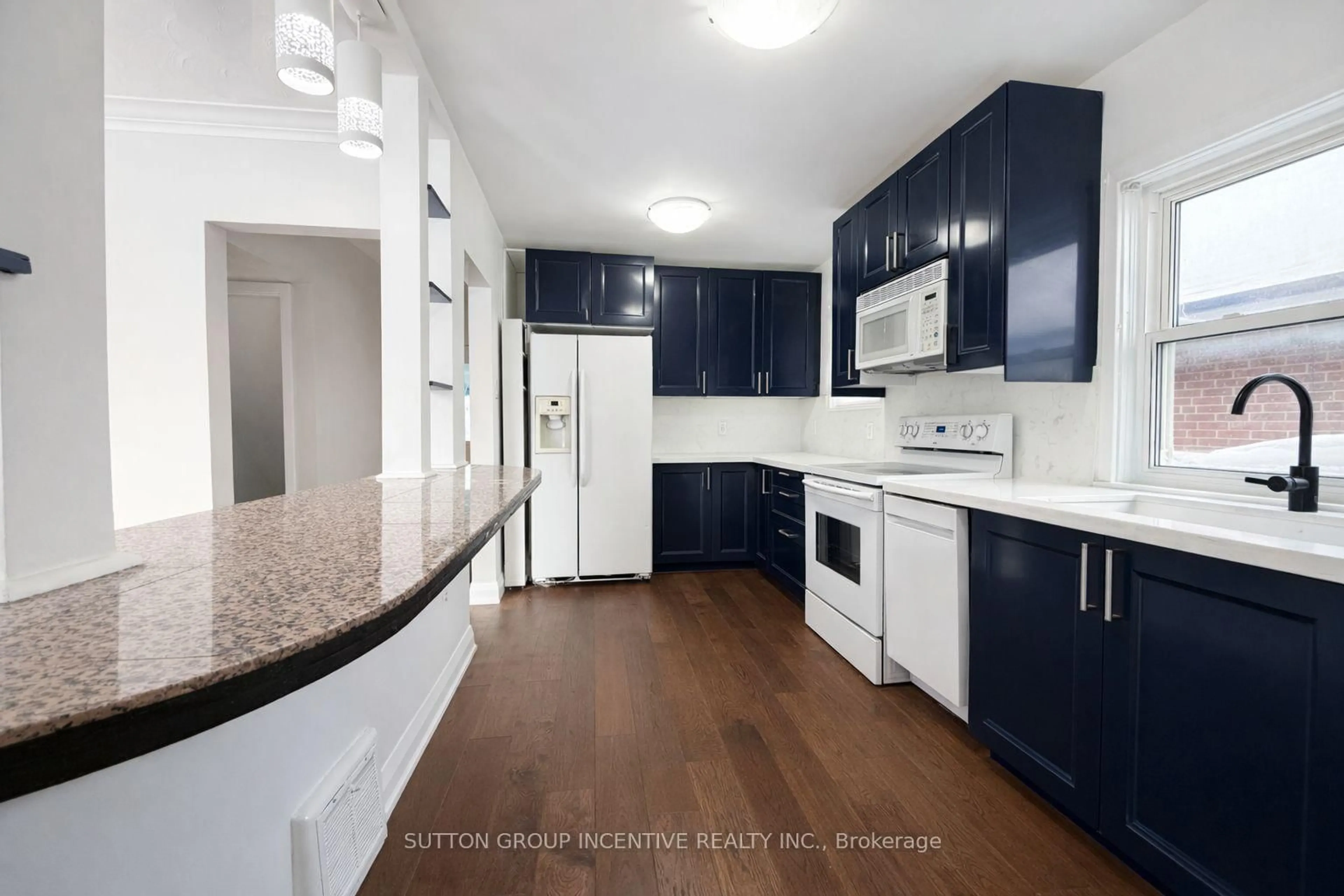 Standard kitchen, unknown for 65 Barrhead Cres, Toronto Ontario M9W 3Z8