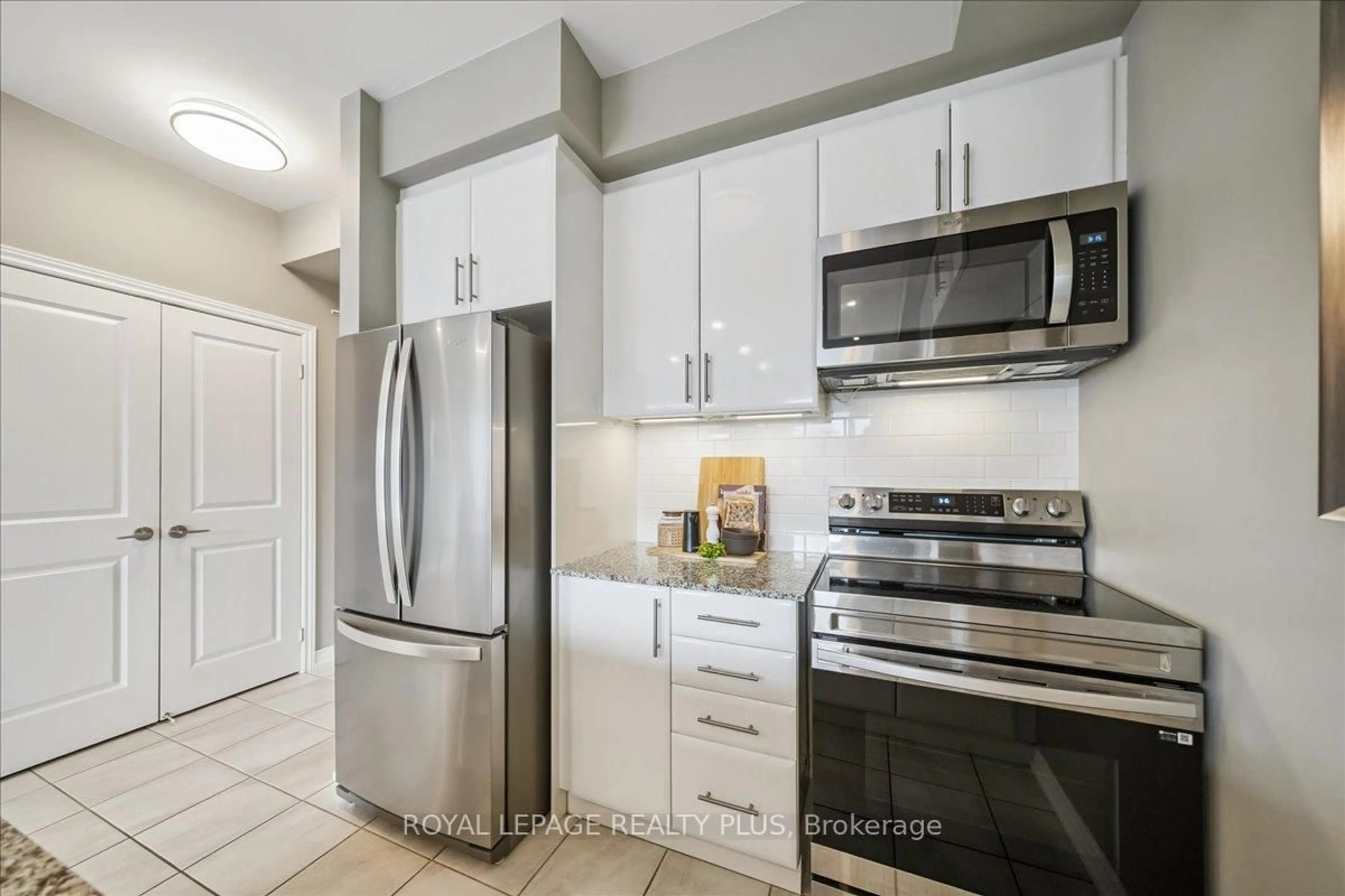 Standard kitchen, ceramic/tile floor for 2370 Khalsa Gate #311, Oakville Ontario L6M 1P5