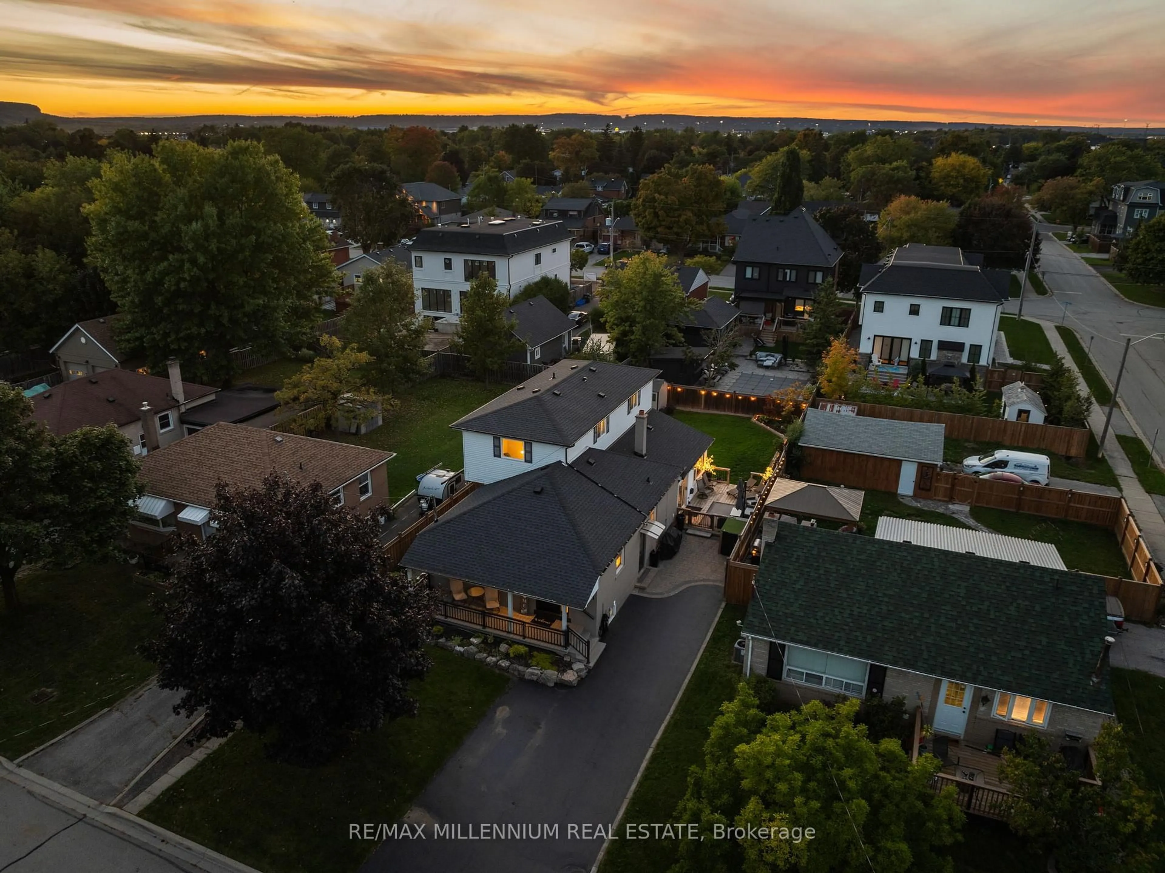 A pic from outside/outdoor area/front of a property/back of a property/a pic from drone, city buildings view from balcony for 393 GEORGE St, Milton Ontario L9T 1T2