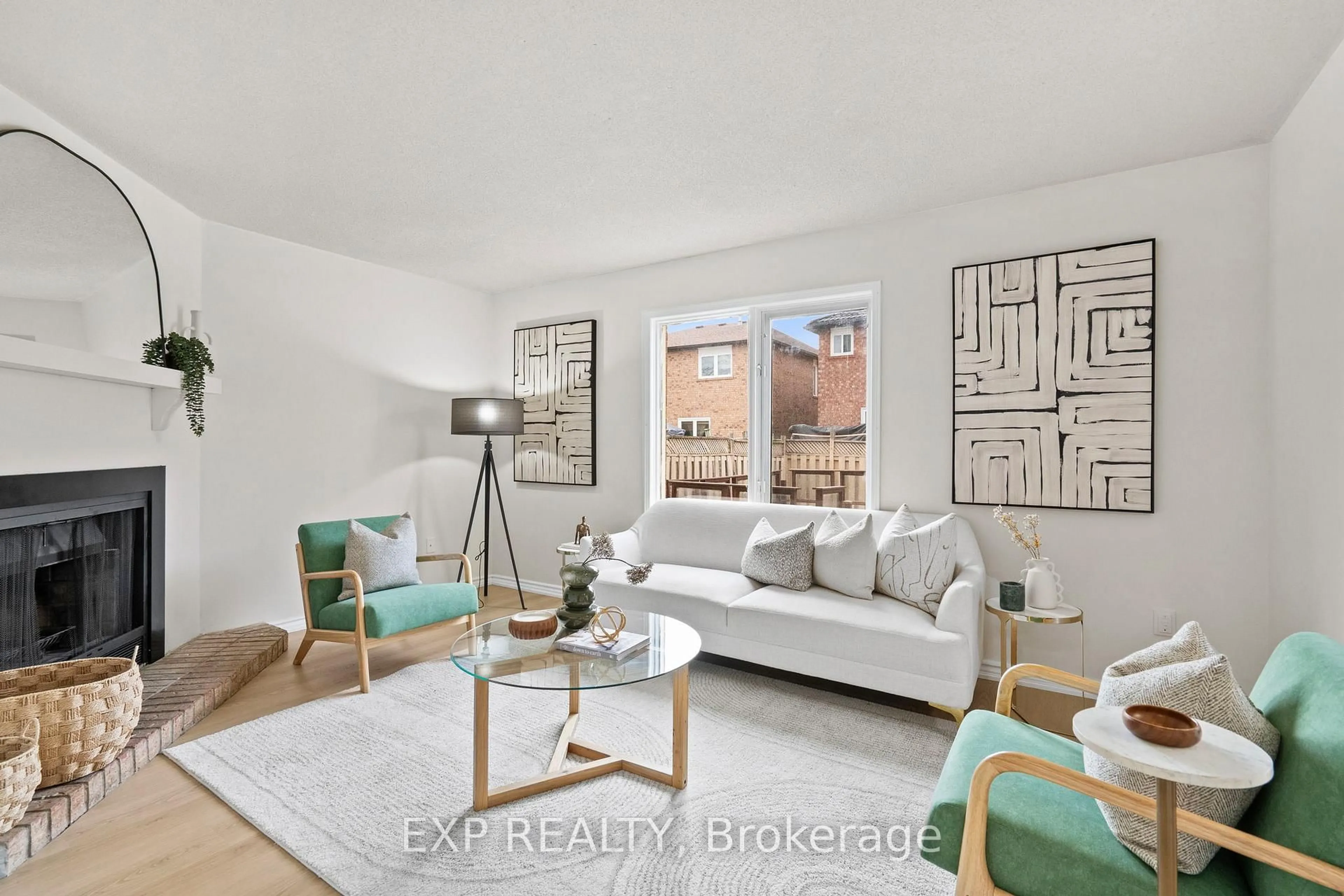 Living room with furniture, unknown for 3365 Nutcracker Dr, Mississauga Ontario L5N 6E6