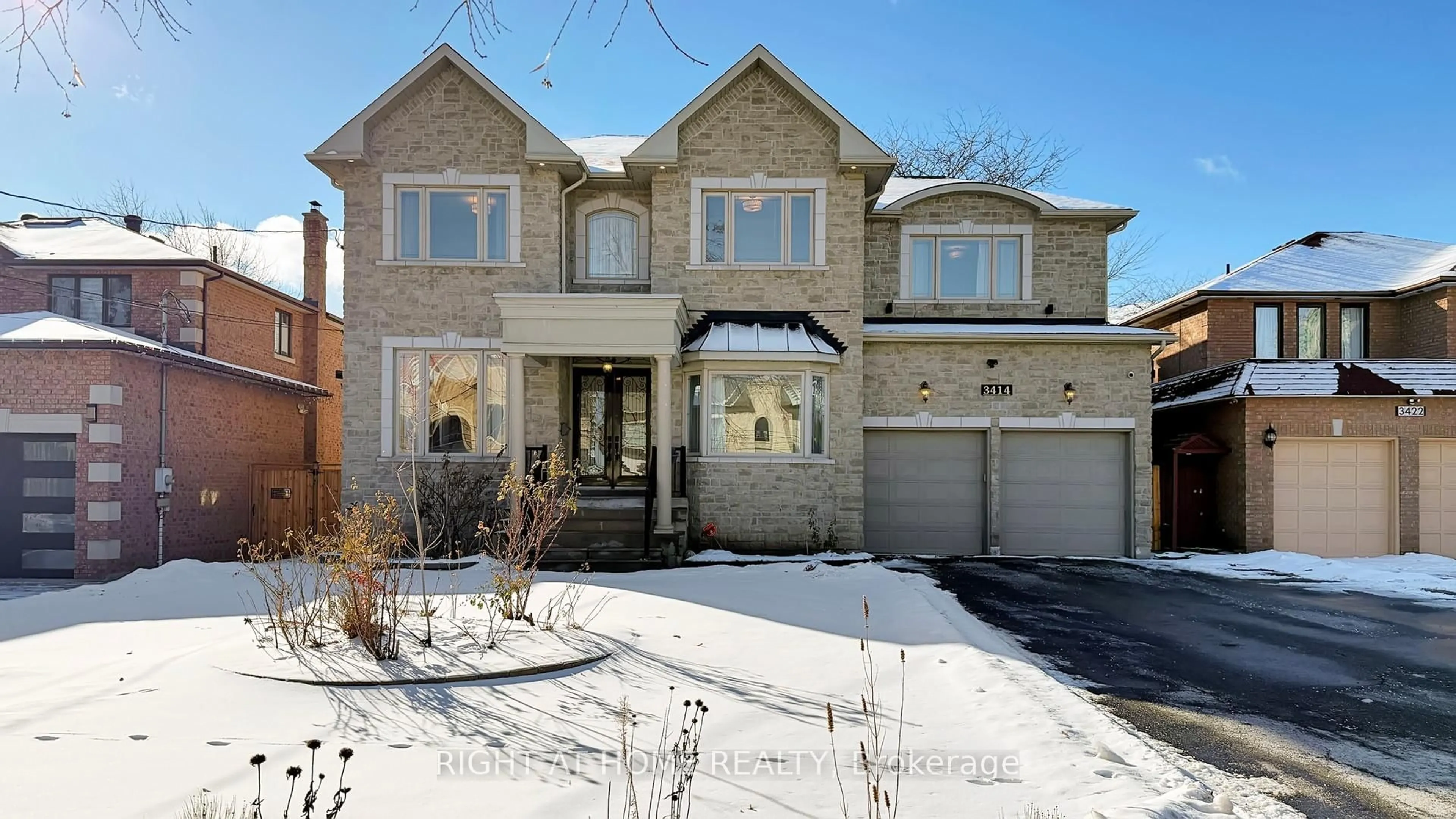 Home with brick exterior material, street for 3414 Joan Dr, Mississauga Ontario L5B 1T5