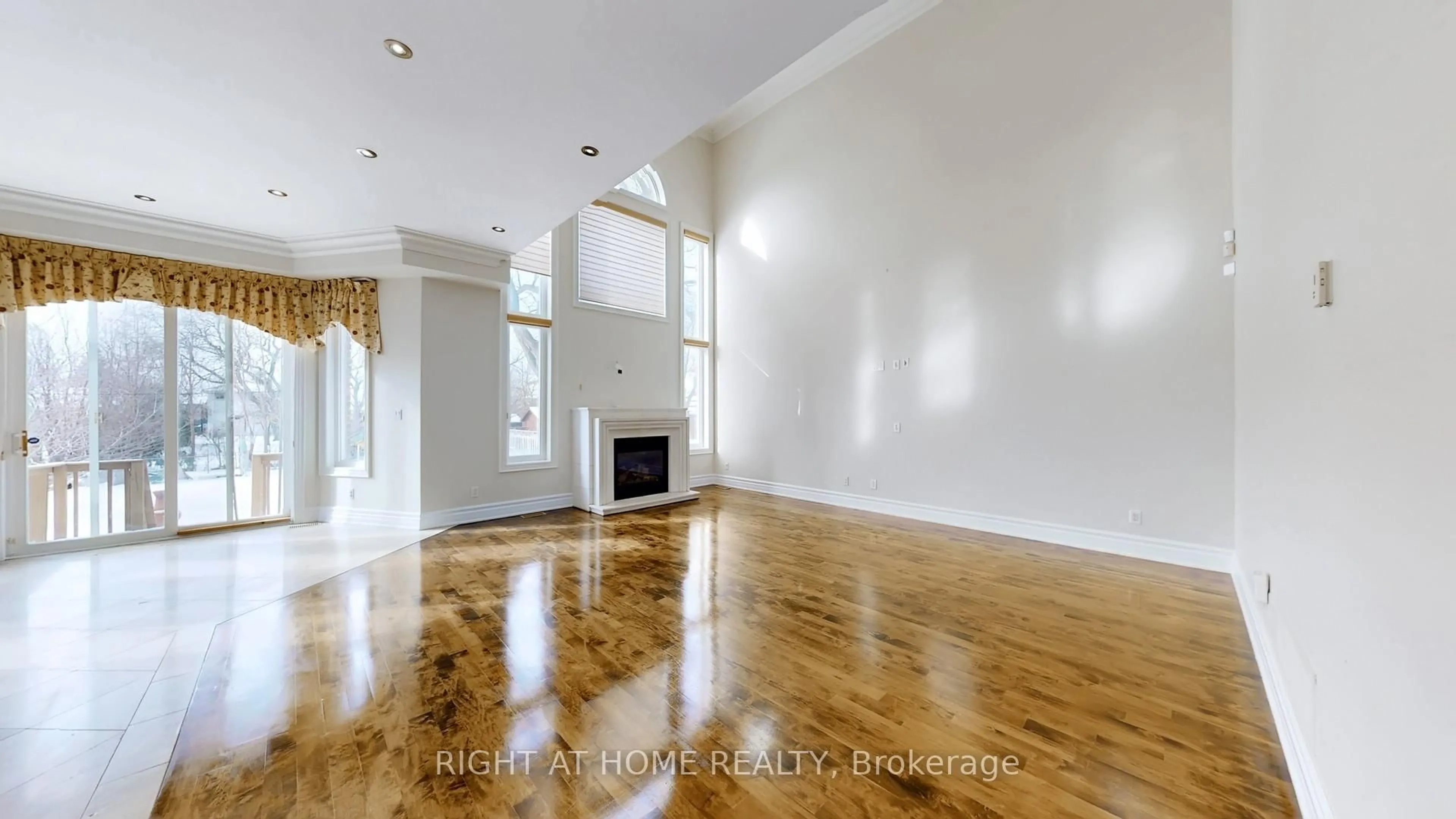 Unknown for 3414 Joan Dr, Mississauga Ontario L5B 1T5