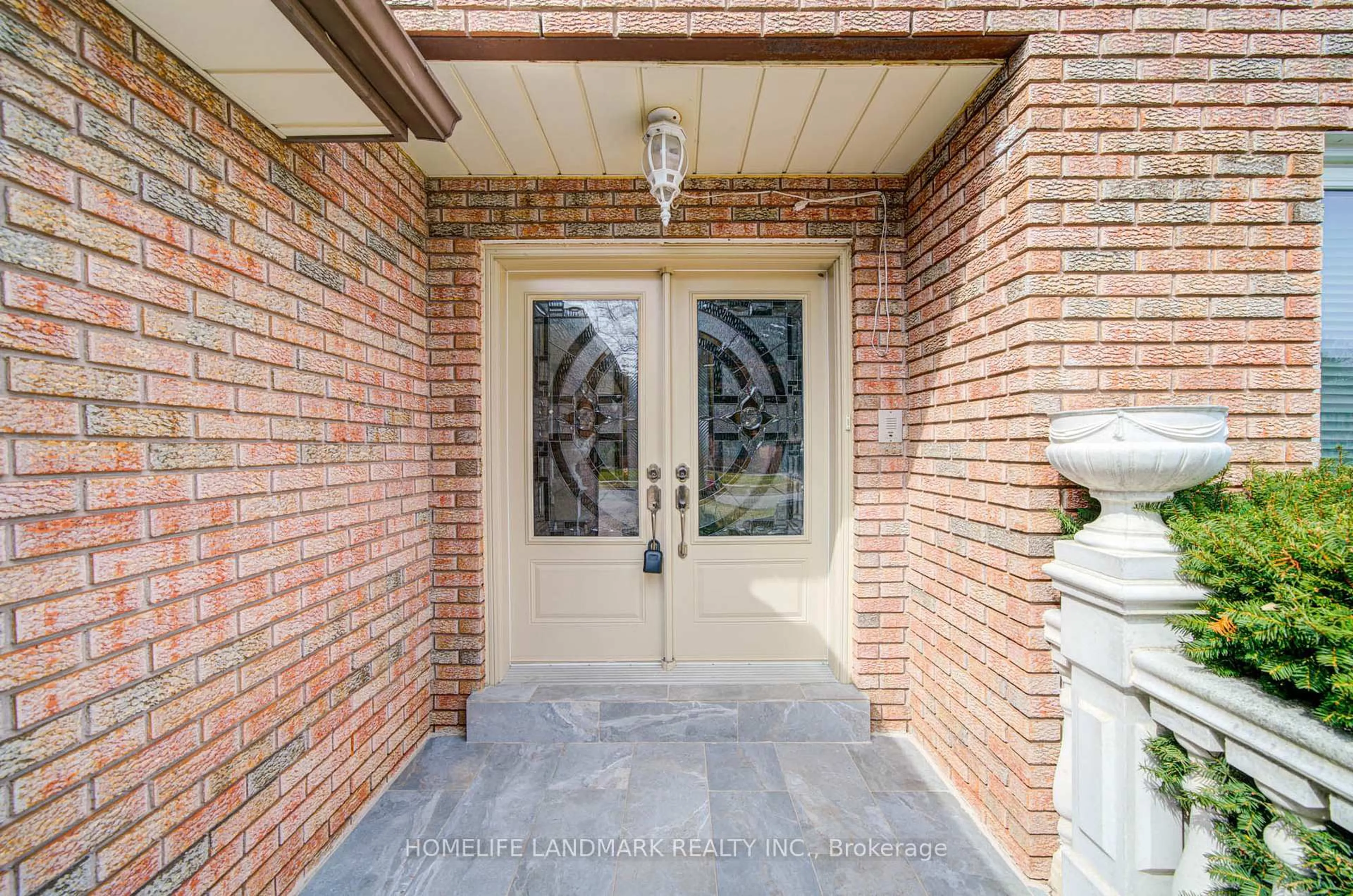 Indoor entryway for 4303 Bridlepath Tr, Mississauga Ontario L5L 3K3