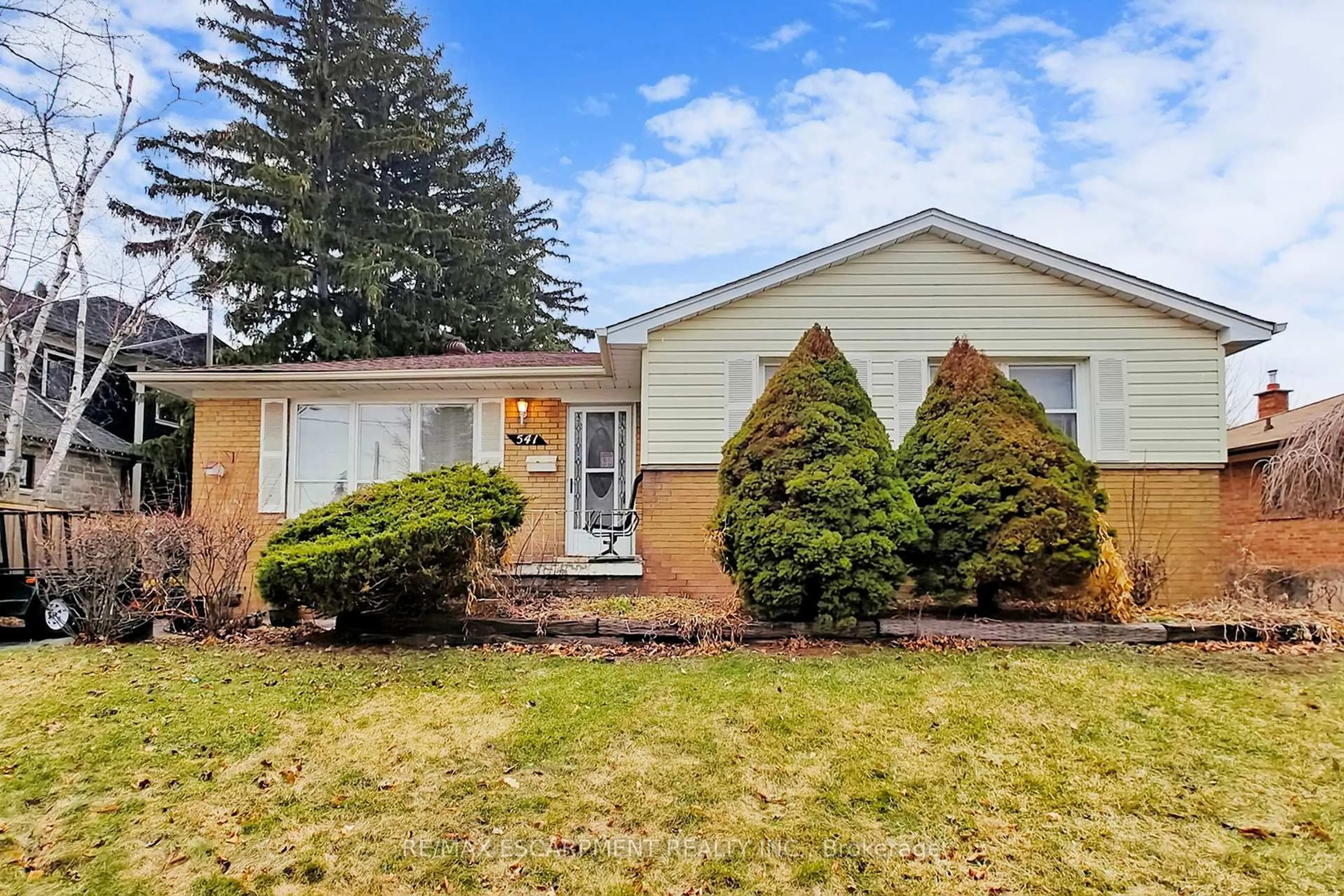 Home with vinyl exterior material, street for 541 WINGROVE Cres, Oakville Ontario L6L 4R7