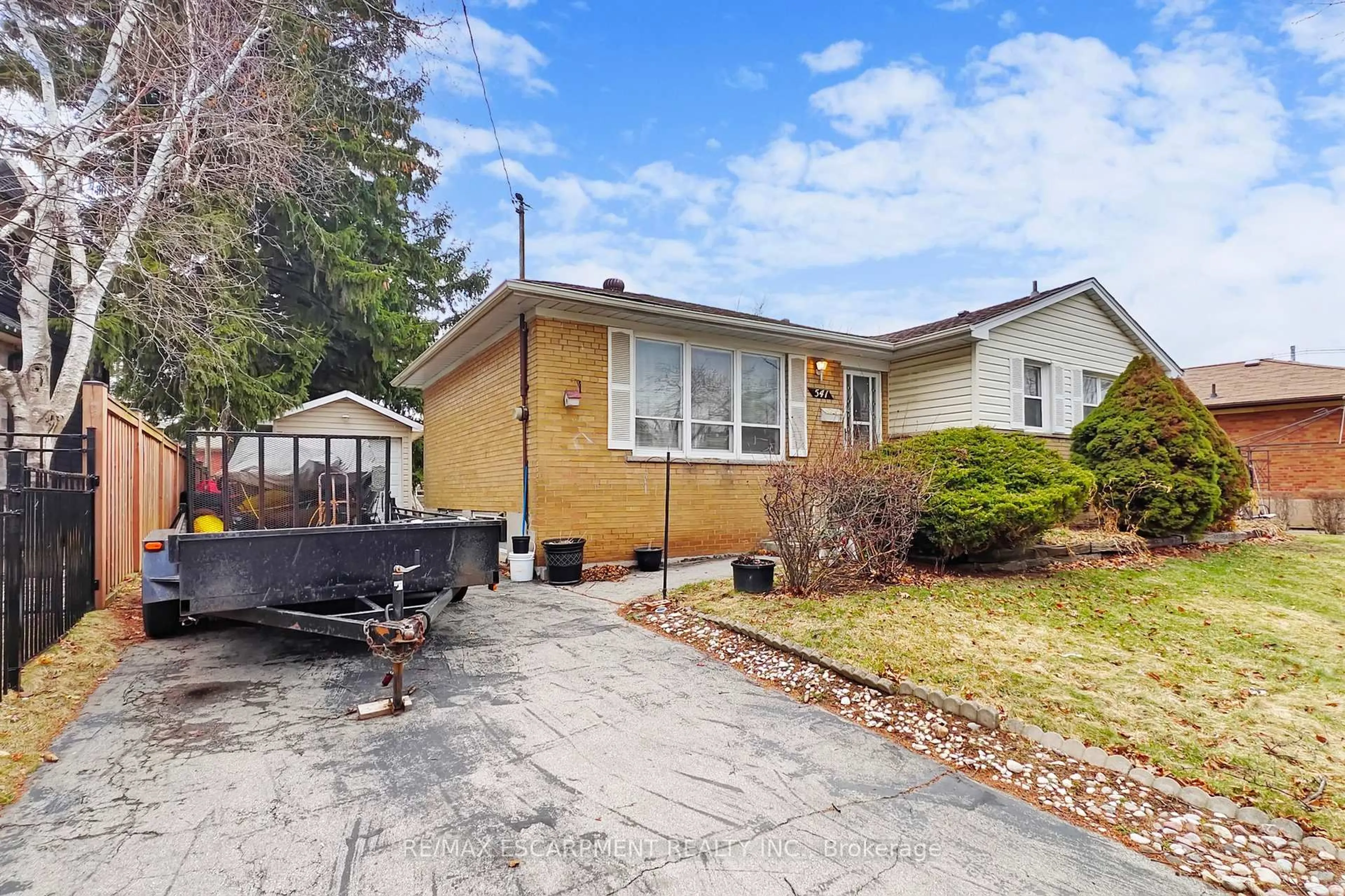 Home with vinyl exterior material, street for 541 WINGROVE Cres, Oakville Ontario L6L 4R7